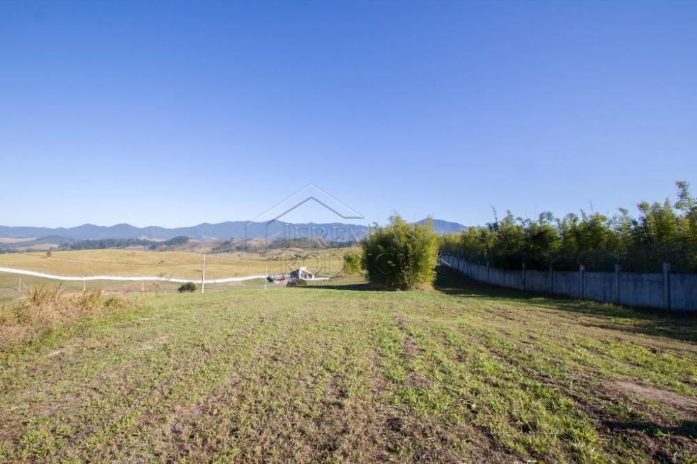 Terreno à venda com 1.000 m² no Condomínio Village da Serra em Tremembé/SP.