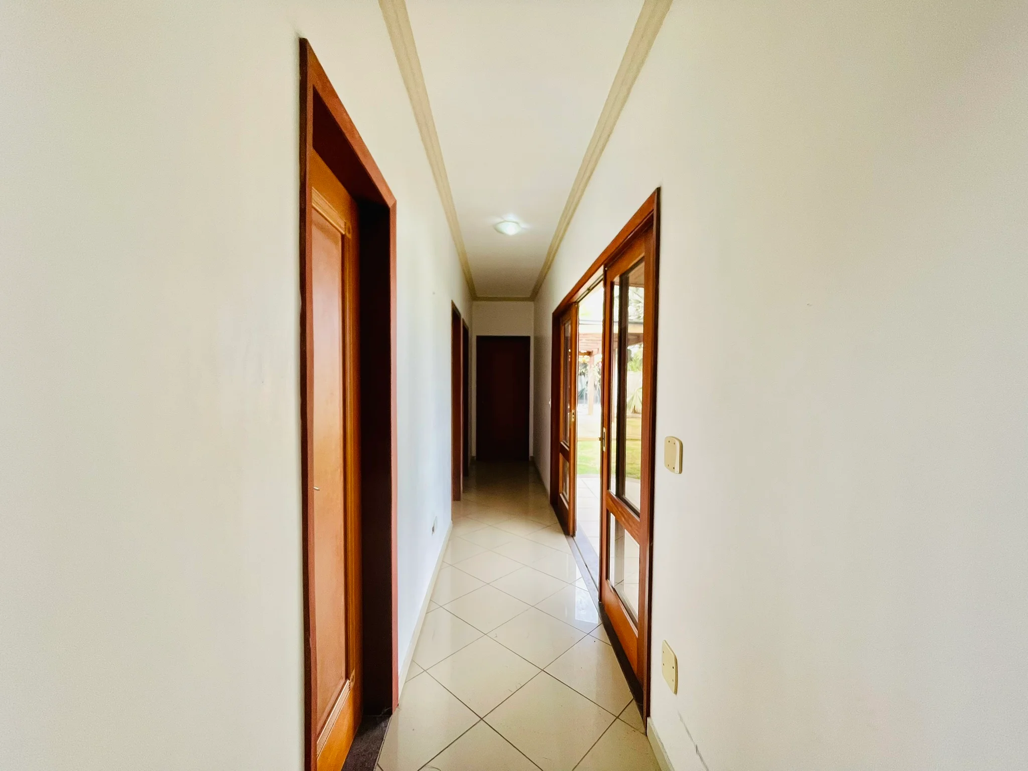 Casa para venda e locação no bairro Lessa em Pindamonhangaba/SP.