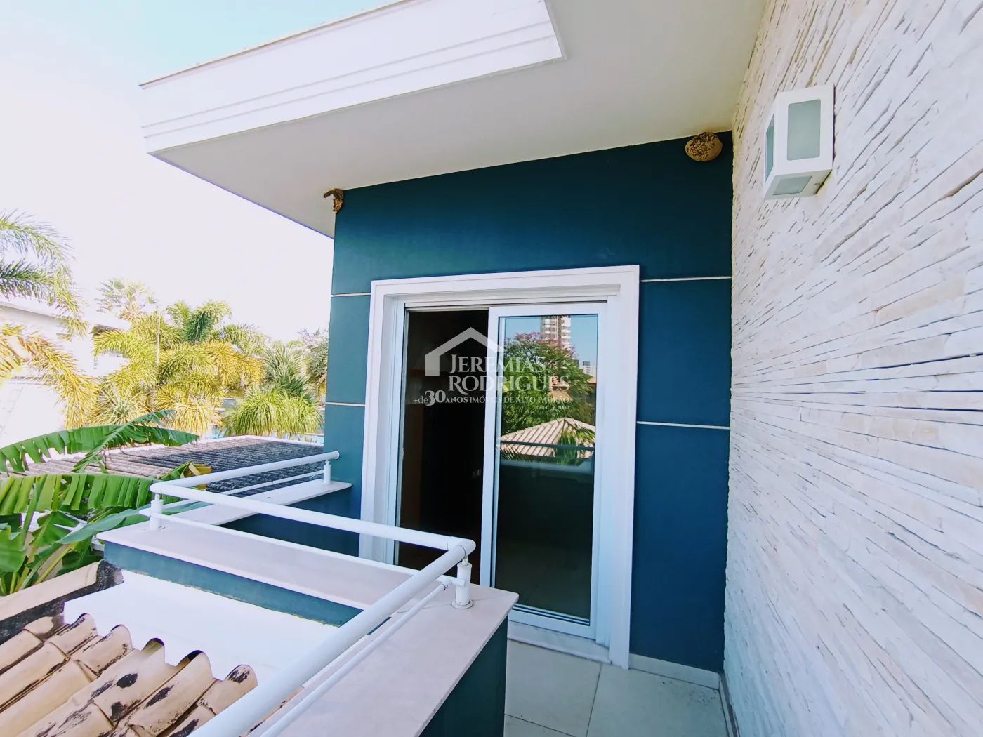 Casa para venda e locação com 4 suítes no Condomínio Taubaté Village em Taubaté/SP.