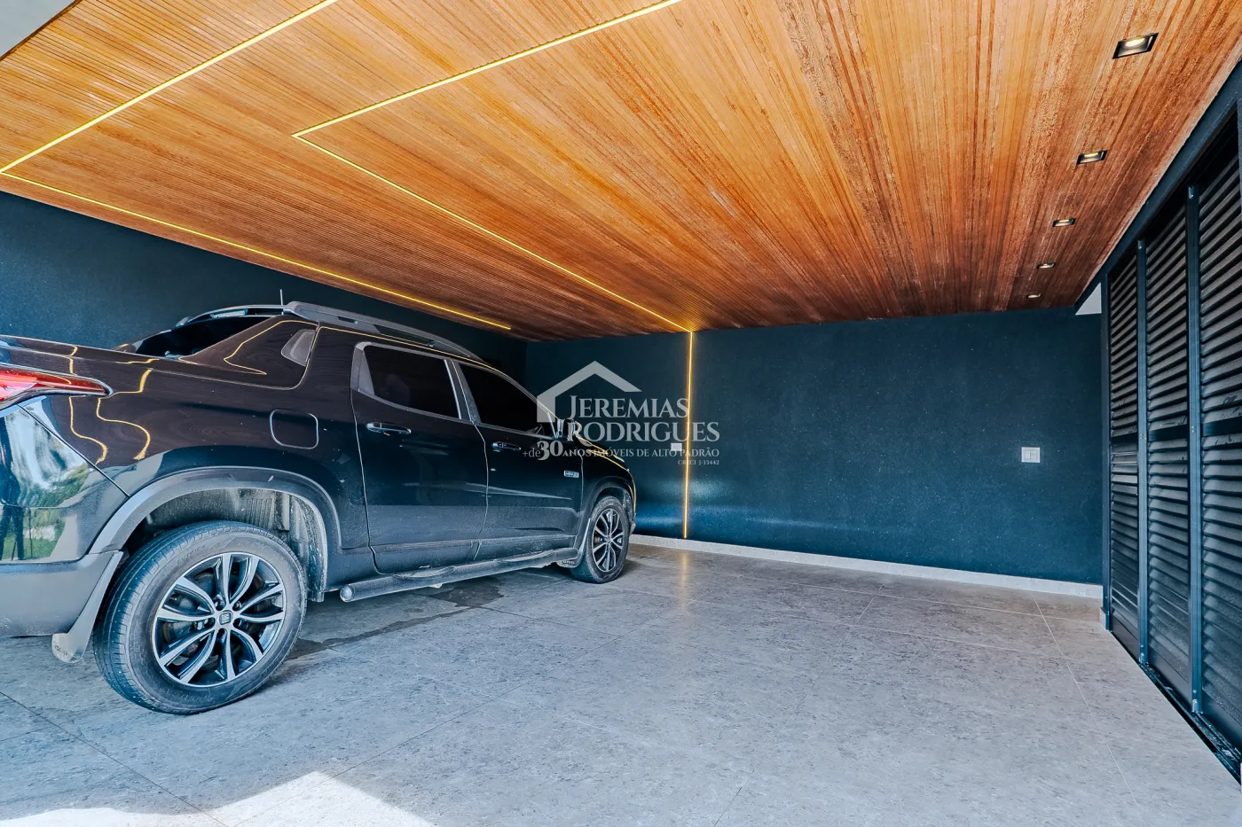 Casa à venda com 4 suítes no Condomínio Residencial Alphaville II em São José dos Campos/SP.