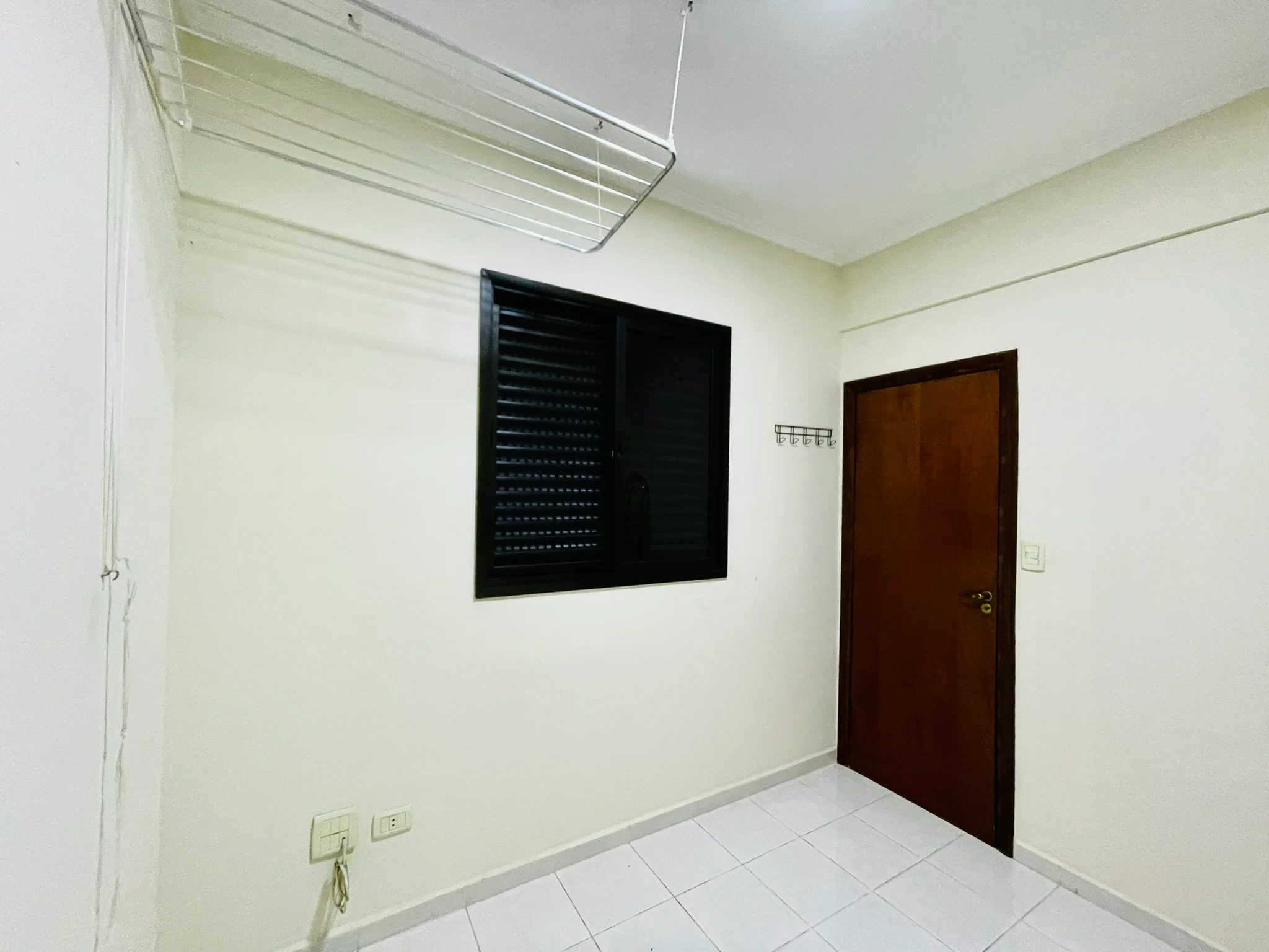 Apartamento para venda com 5 dormitórios no Edifício Olimpia em Taubaté/SP. 