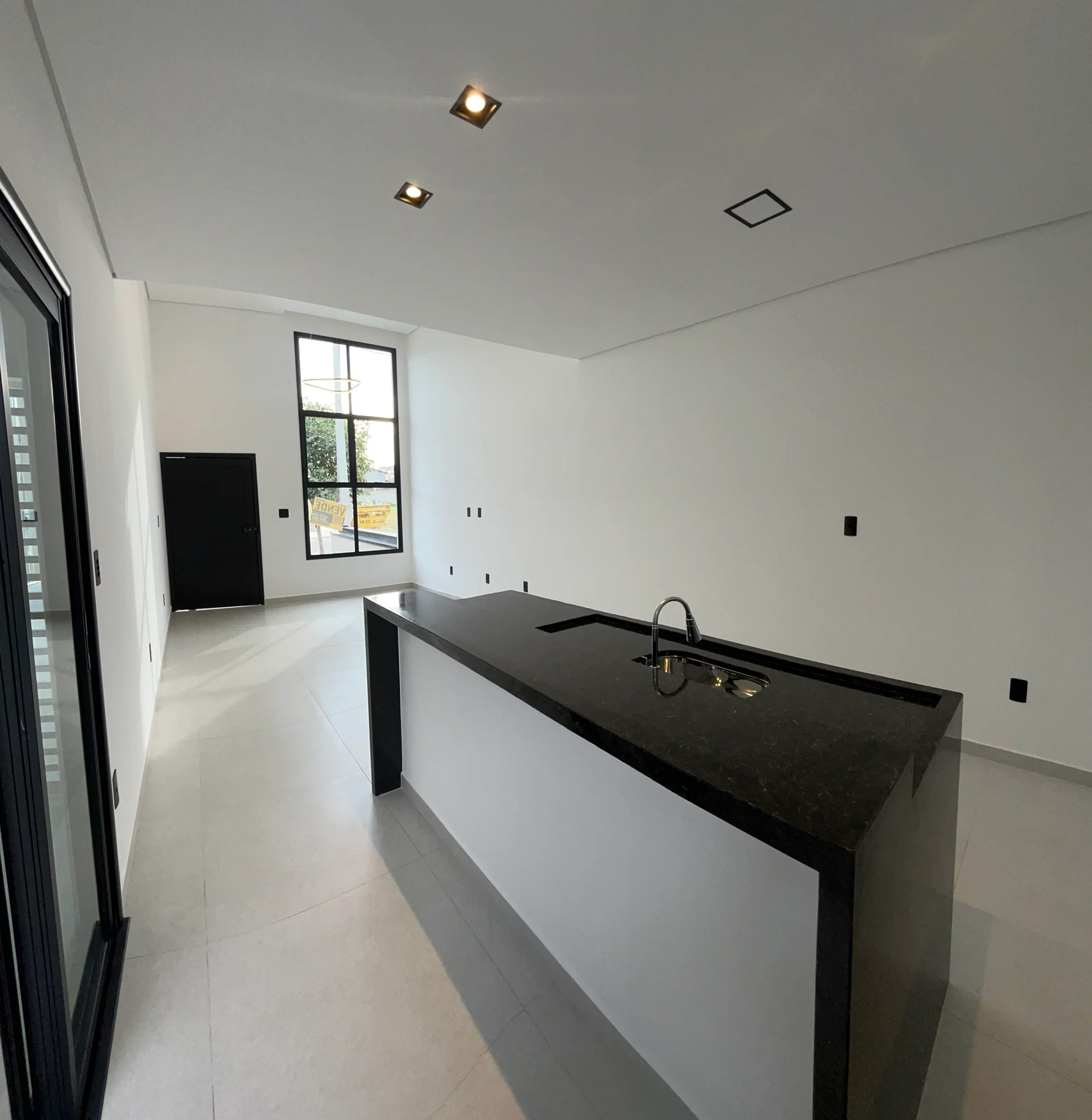 Casa térrea moderna com ilha gourmet à venda no Condomínio Laguna Residencial em Pindamonhangaba/SP