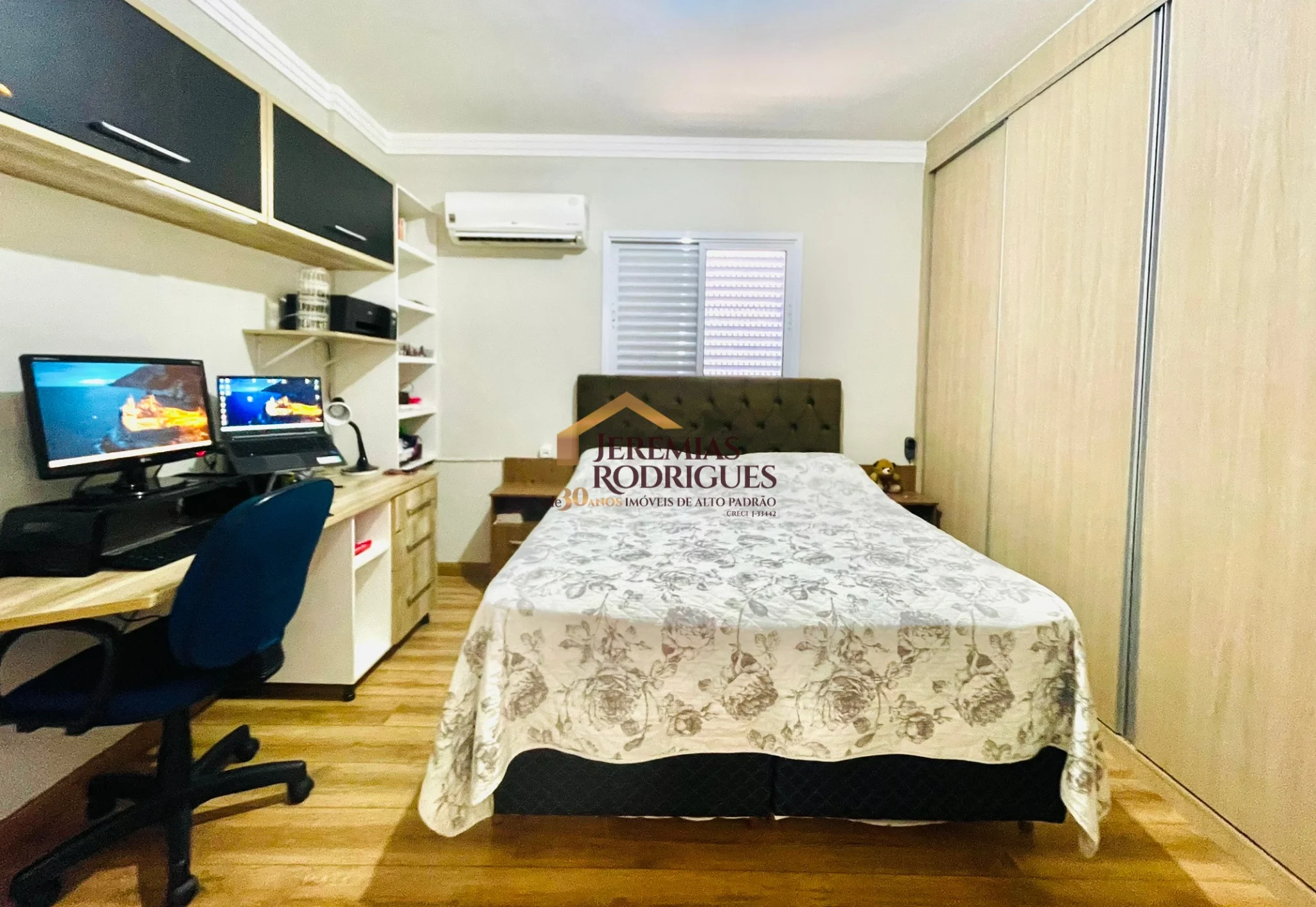 Apartamento à venda no Edifício Maison em Taubaté/ SP.