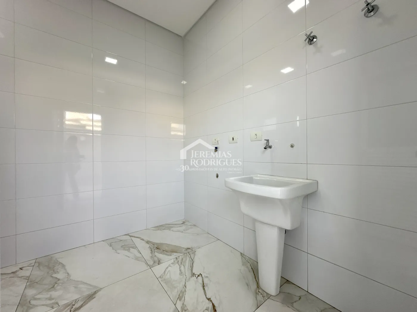 Casa com 3 dormitórios, 169,20 m² - Condomínio Ouro Ville - Taubaté/SP.