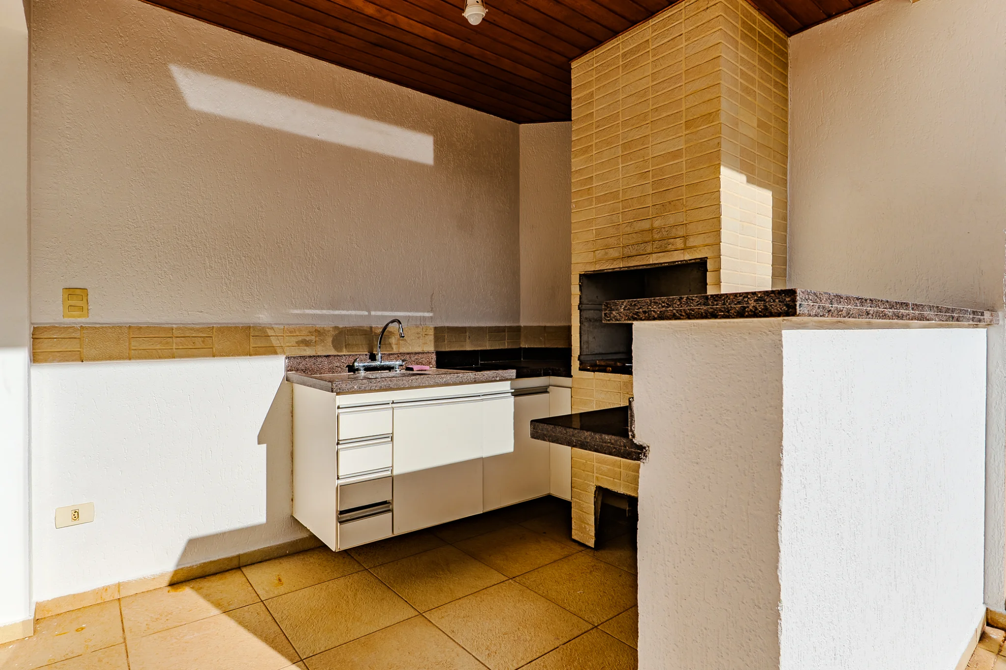 Casa á venda no Condomínio Recanto do Sol em Campos do Jordão/SP.