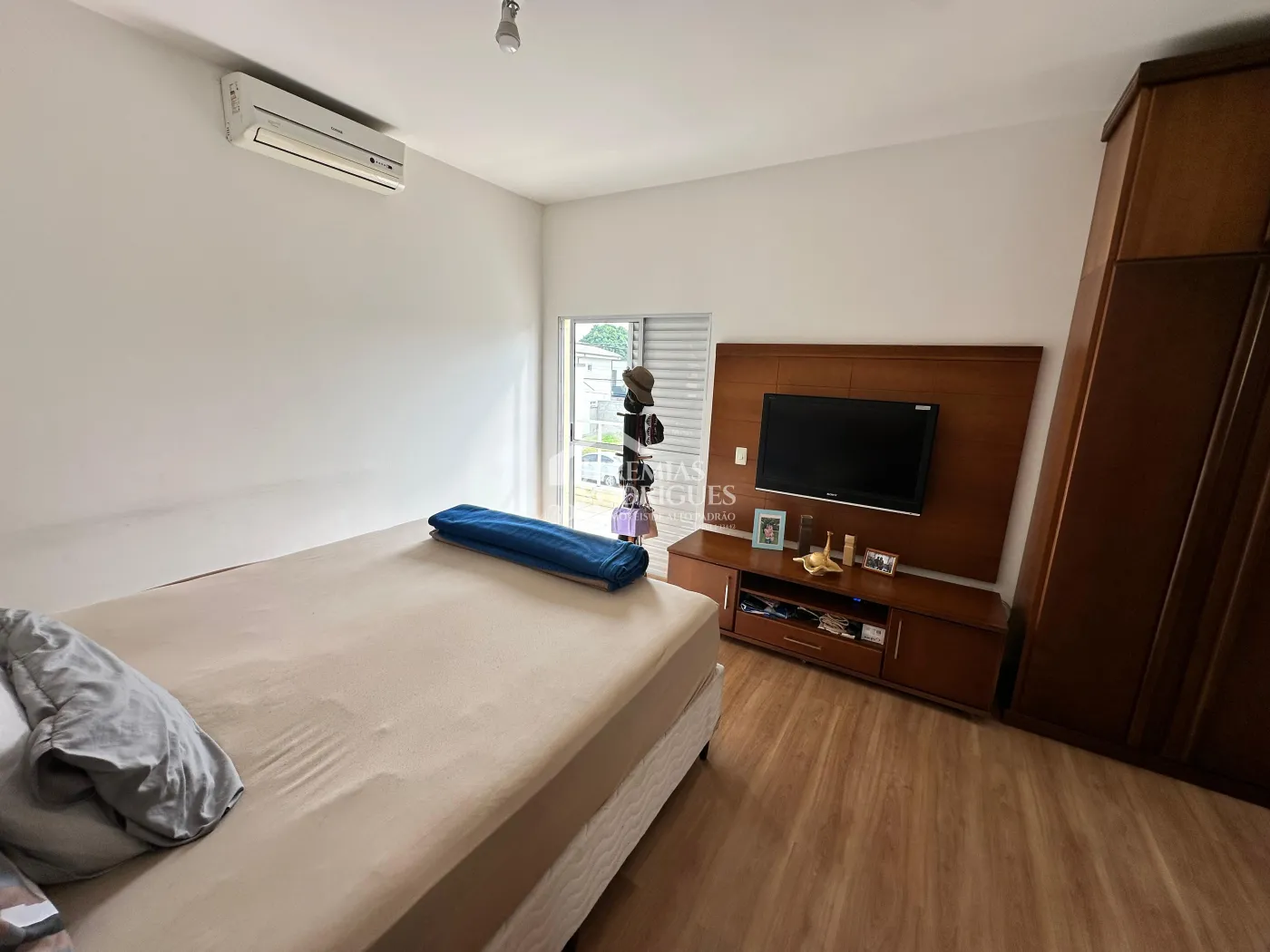 Casa à venda com 3 dormitórios no Condomínio Jatobá em Tremembé/SP.