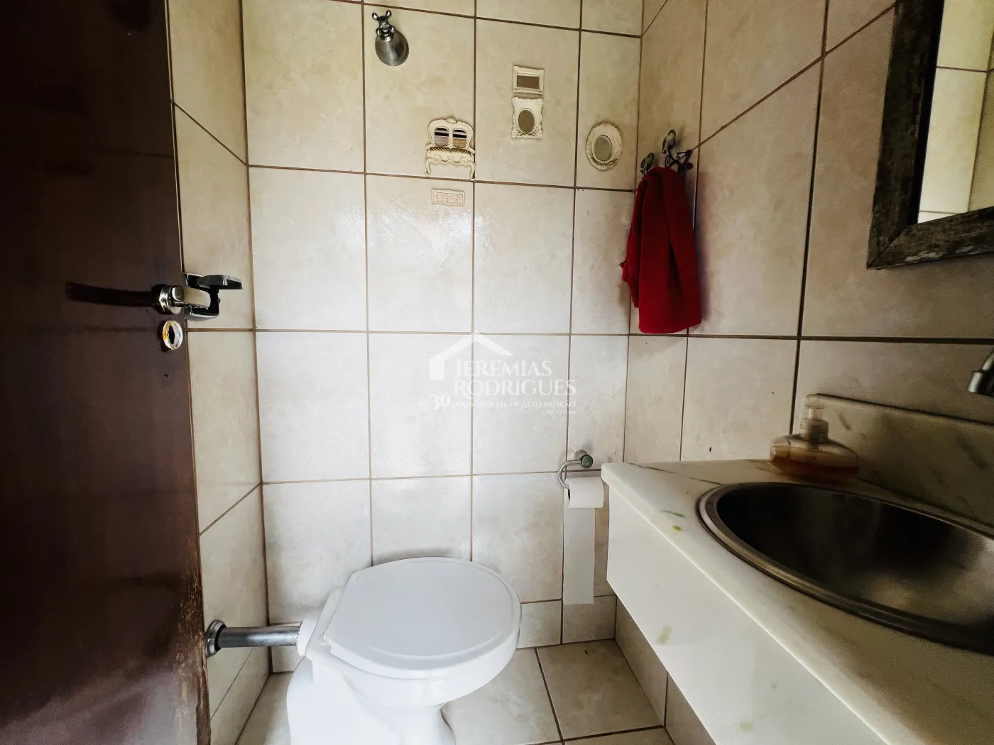 Casa à venda com 3 dormitórios no Condomínio Jardim das Hortênsias em Taubaté/SP.