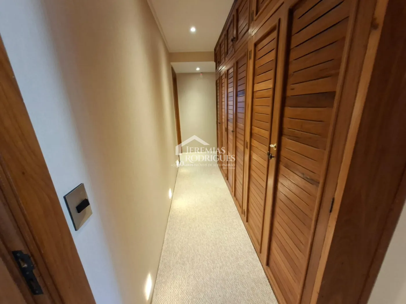 Apartamento à venda com 4 suítes, 171 m² no Edifício Cottage em Campos do Jordão/SP