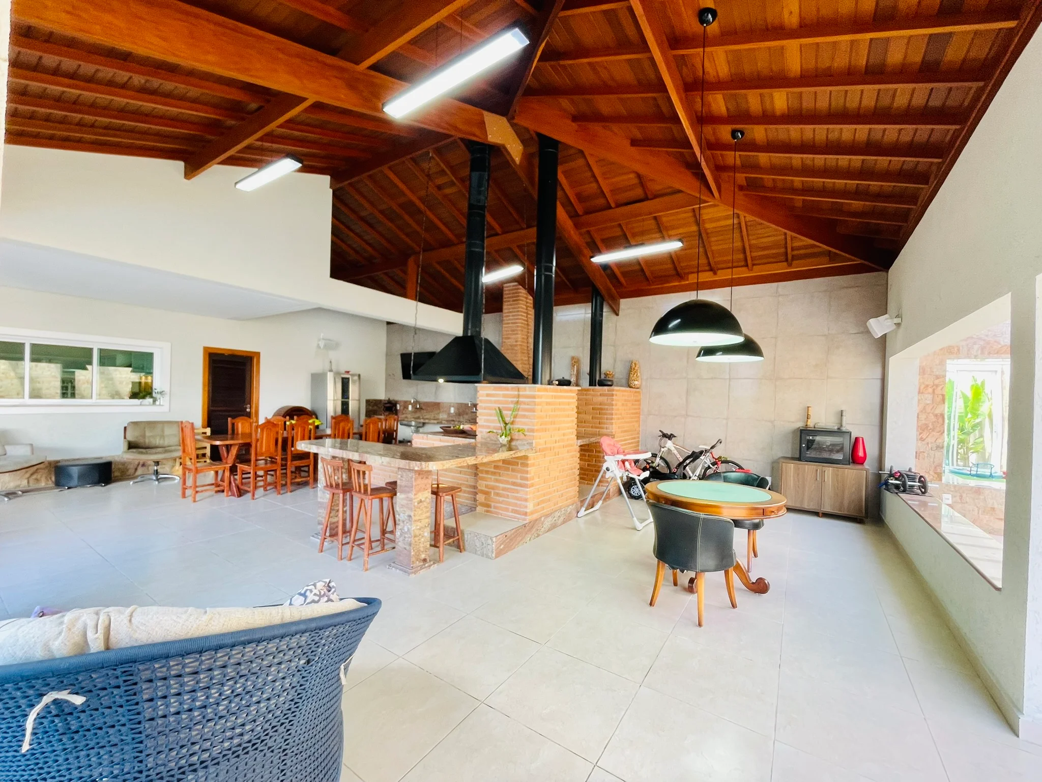 Casa à venda com 4 dormitórios no Condomínio Campos do Conde II em Tremembé/SP.