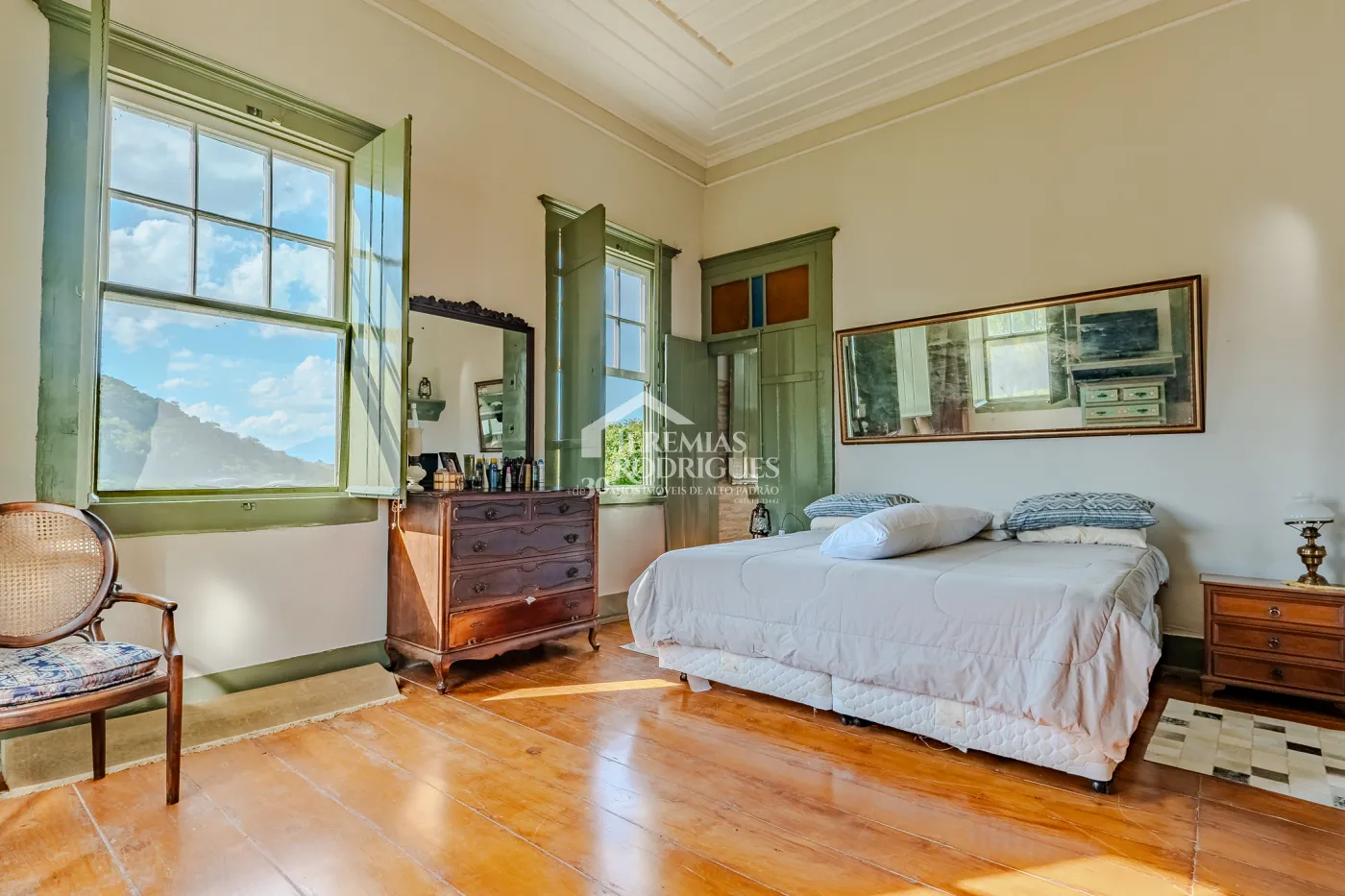 Fazenda à venda com 919,6 hectares em Cachoeira Paulista/SP.