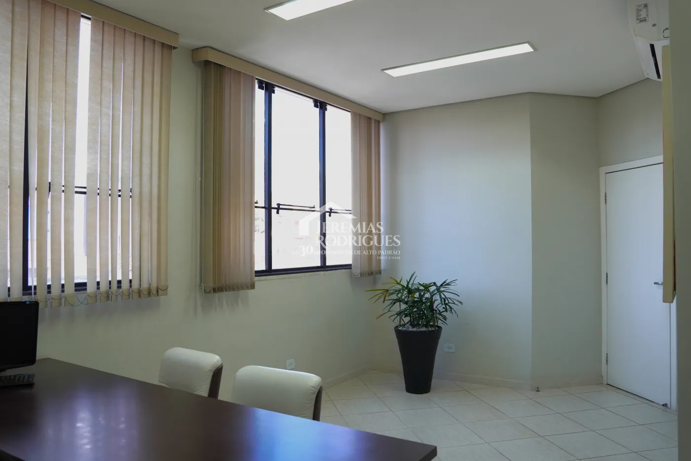 Prédio comercial com 568 m² -  Centro - Taubaté/SP