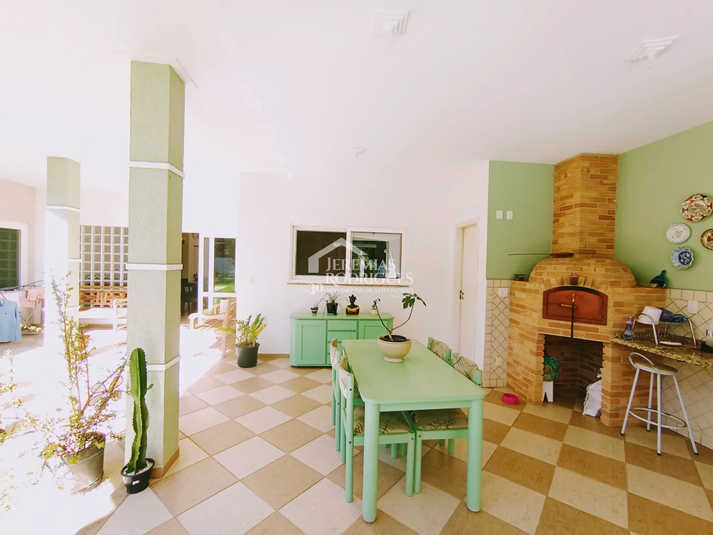 Casa à venda com 4 dormitórios no Condomínio Village Paineiras em Pindamonhangaba/SP