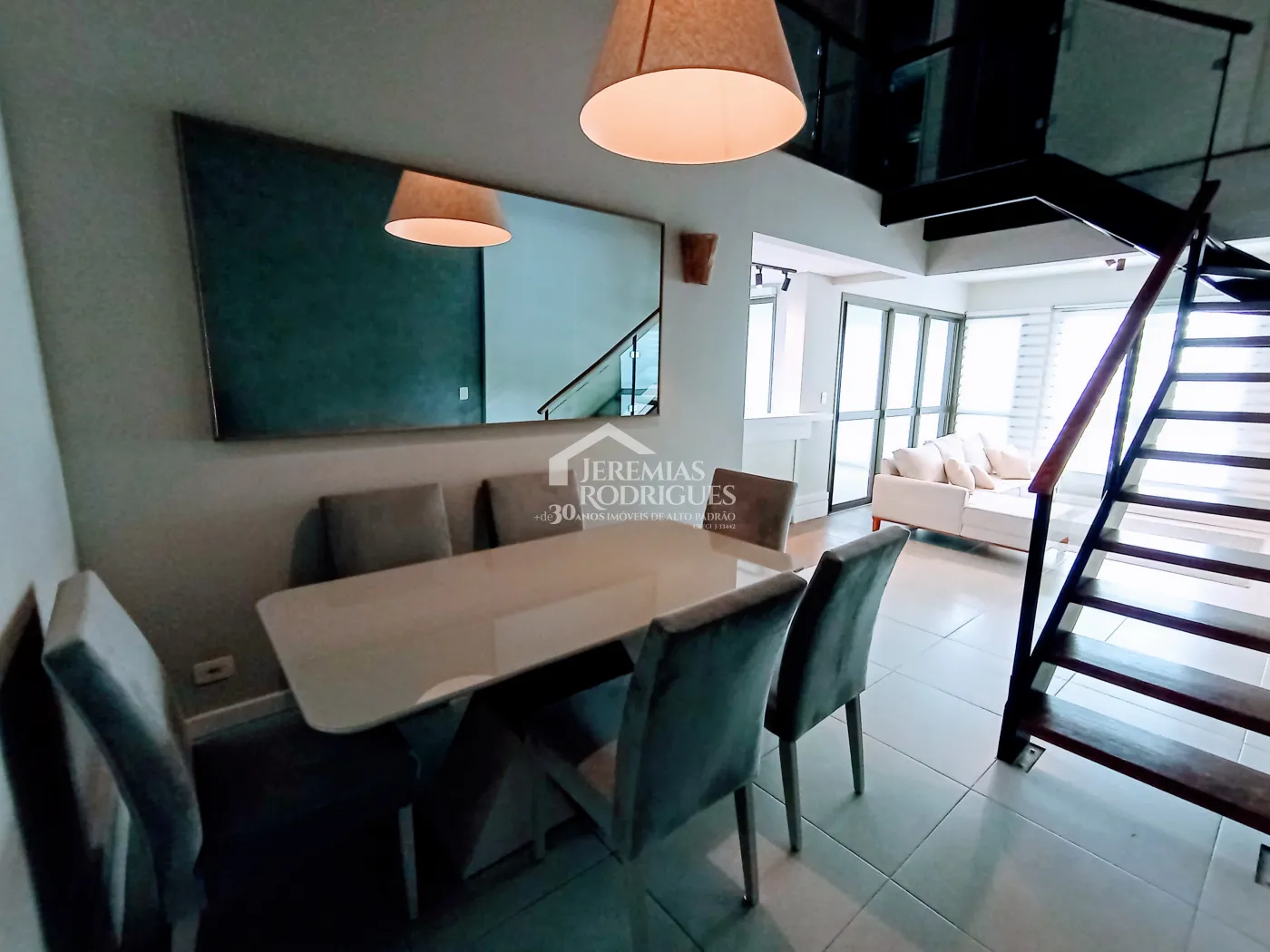 Apartamento duplex à venda com 3 dormitórios no Edifício Residencial Jabuticabeiras em Taubaté/SP