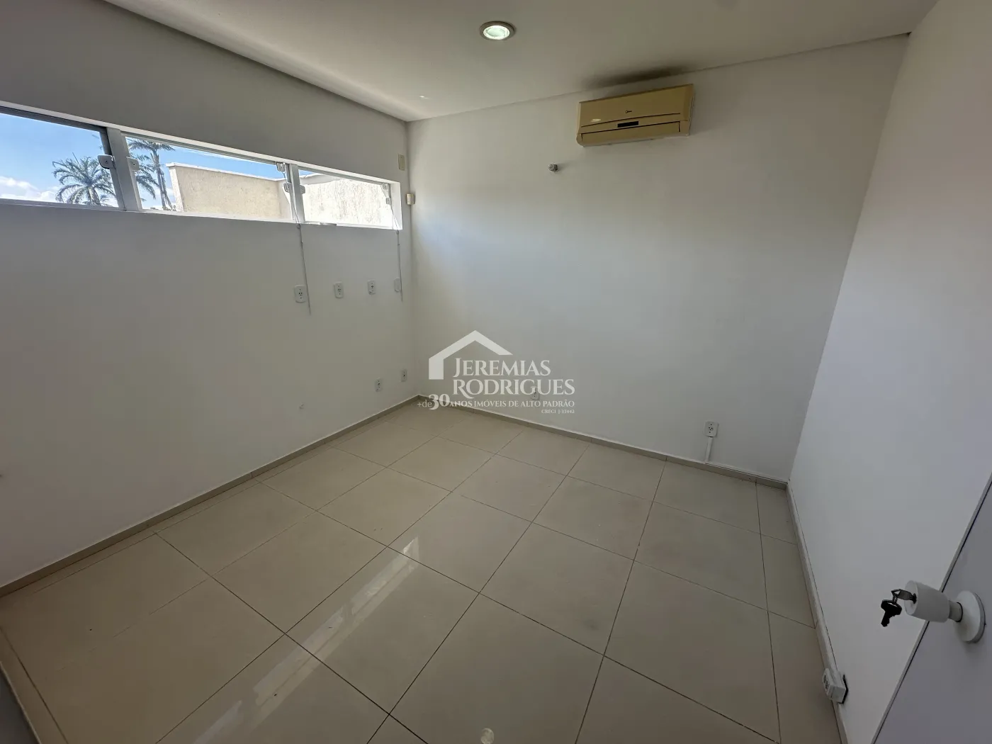 Prédio Comercial com 470 m² no Centro em Pindamonhangaba/SP