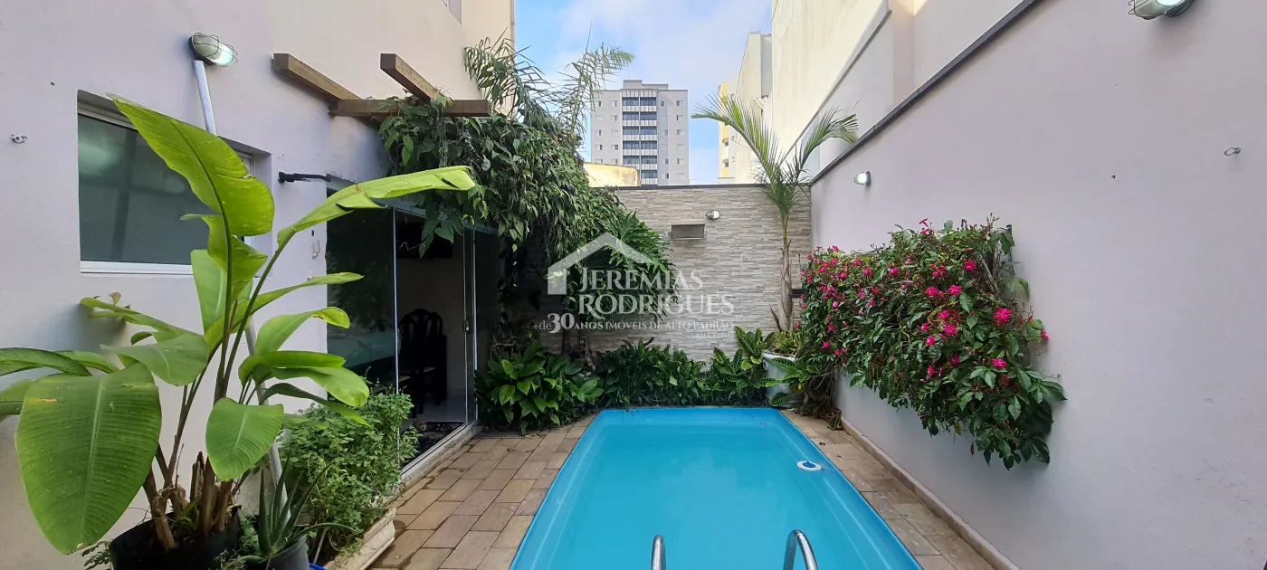Casa para locação com 5 dormitórios no Centro em Taubaté/SP.