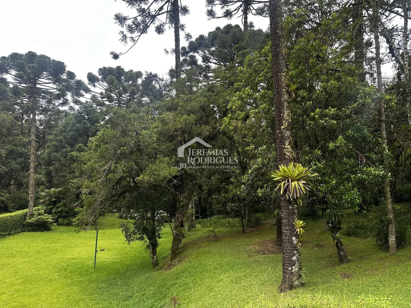 Casa à venda no Condomínio Vila Simonsen em Campos do Jordão/SP