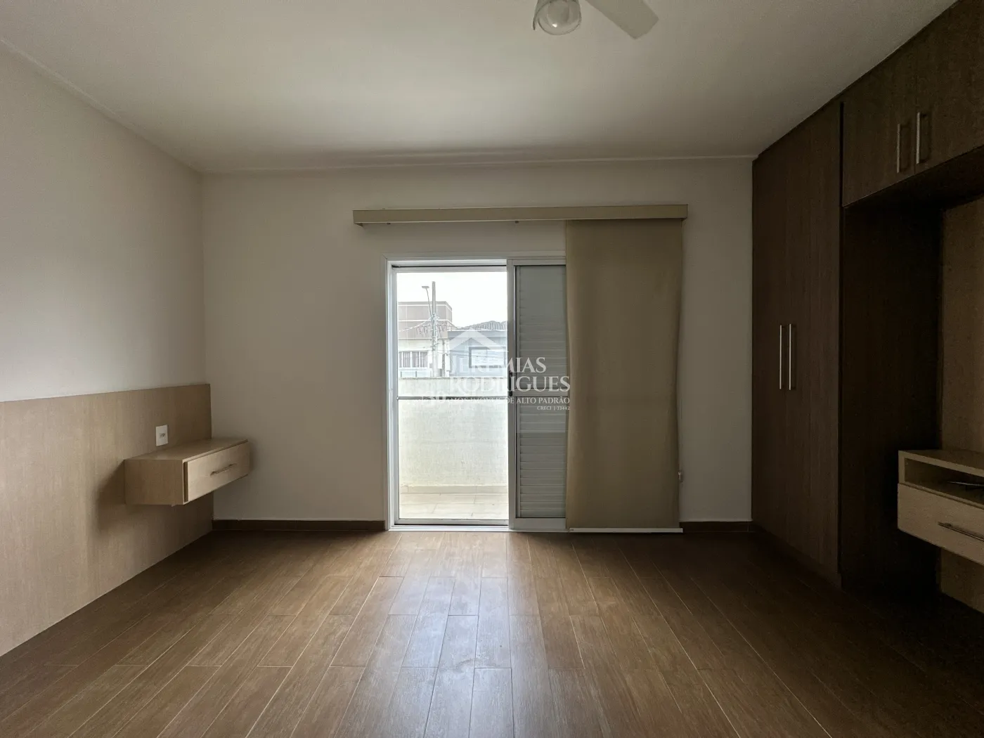 Casa para venda e locação com 4 suítes no Condomínio Campos do Conde II em Tremembé/SP