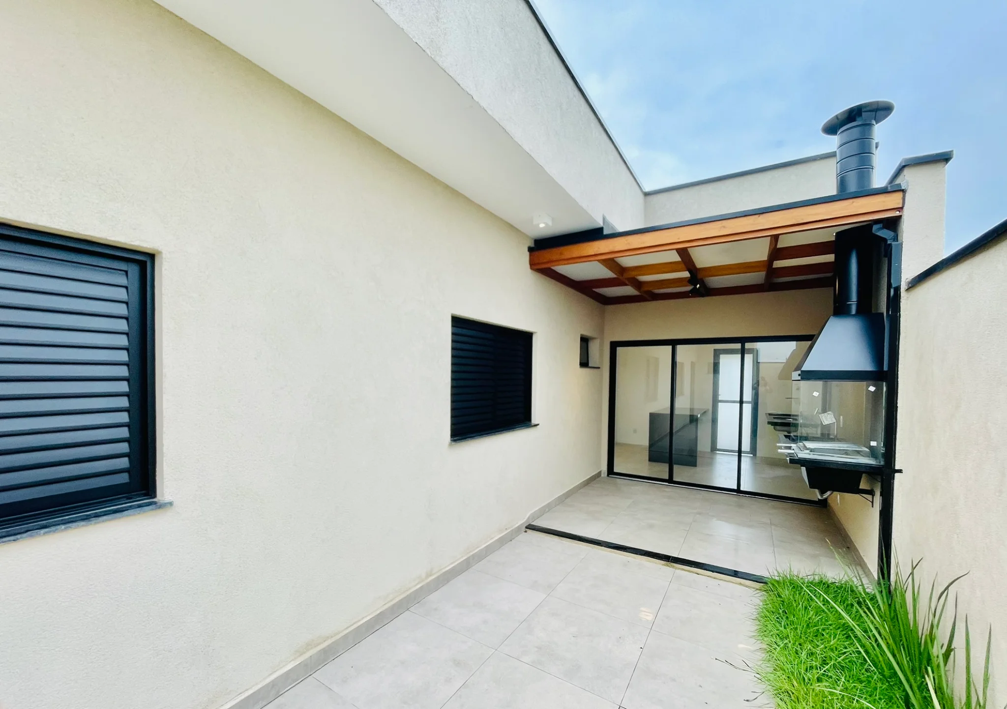 Casa à venda com 3 dormitórios no Condomínio Bosque da Imperatriz em Pindamonhangaba/SP. 