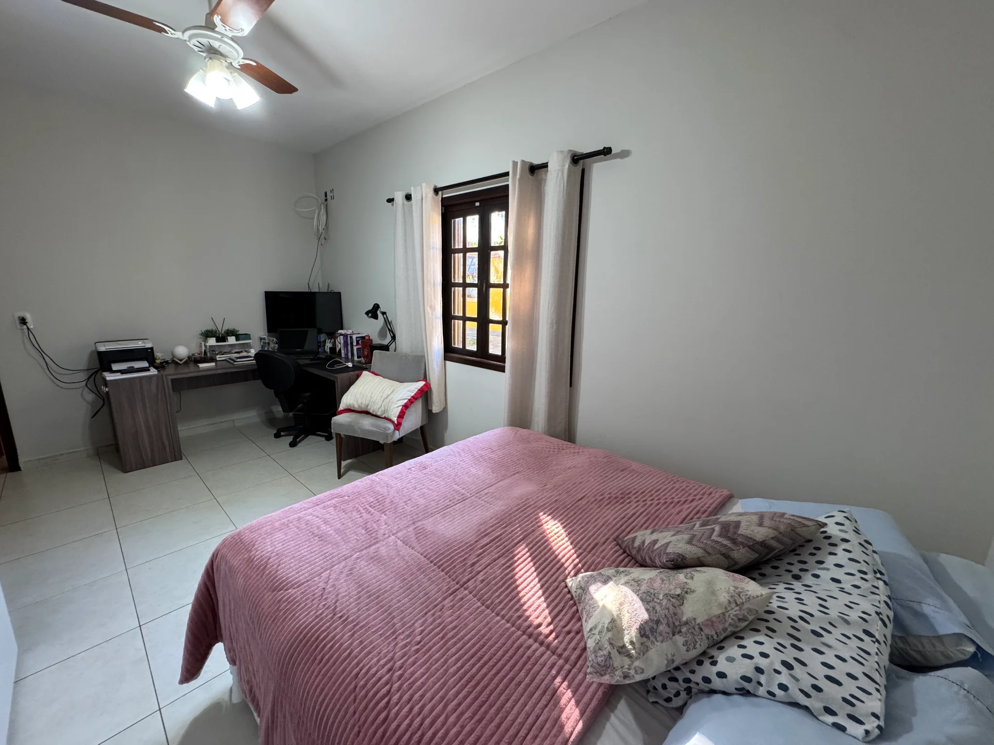 Casa à venda no bairro Jardim Residencial Doutor Lessa em Pindamonhangaba/SP. 