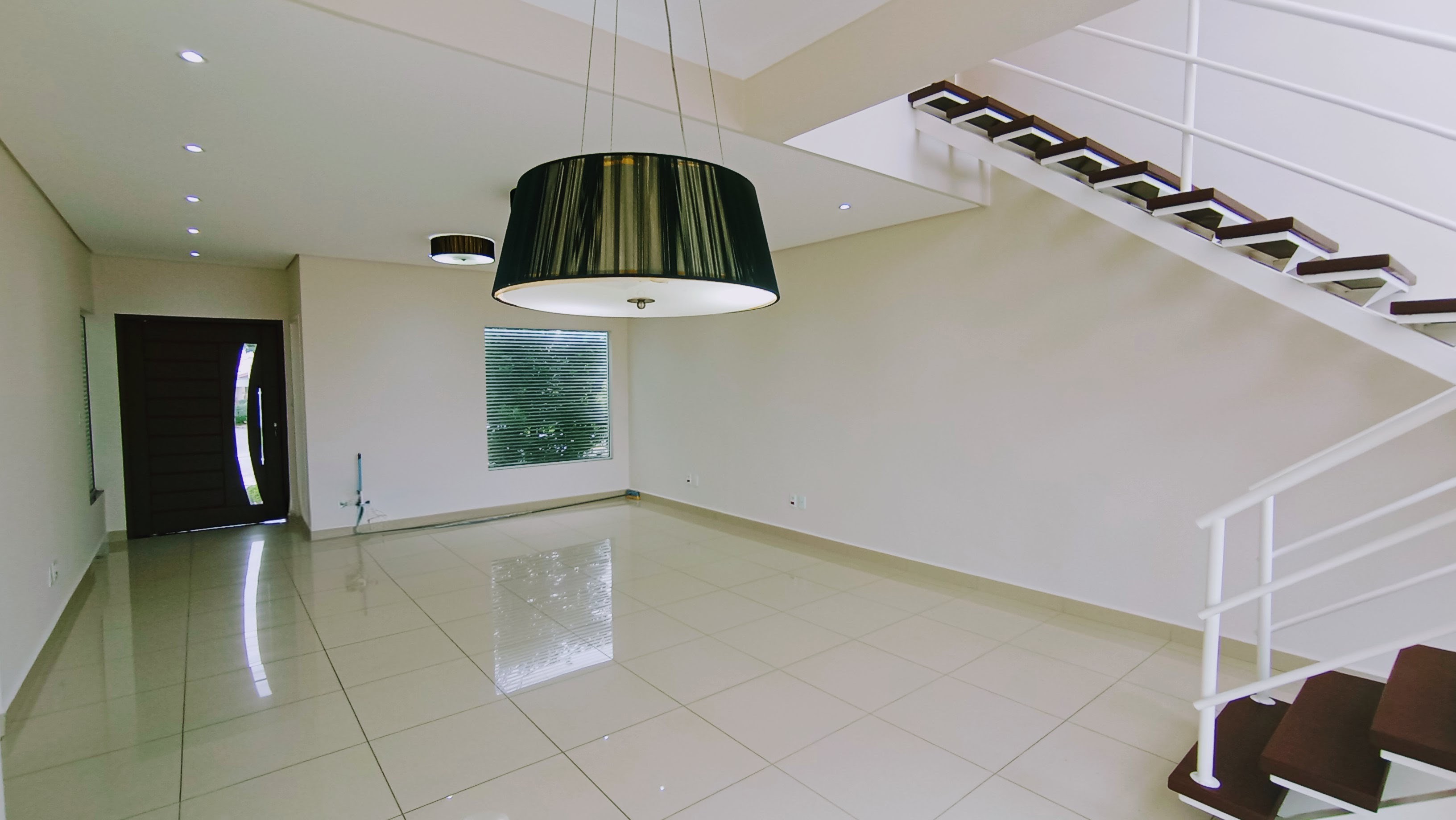 Casa para locação com 3 suítes no Condomínio Campos do Conde II - Chambord em Tremembé/SP.