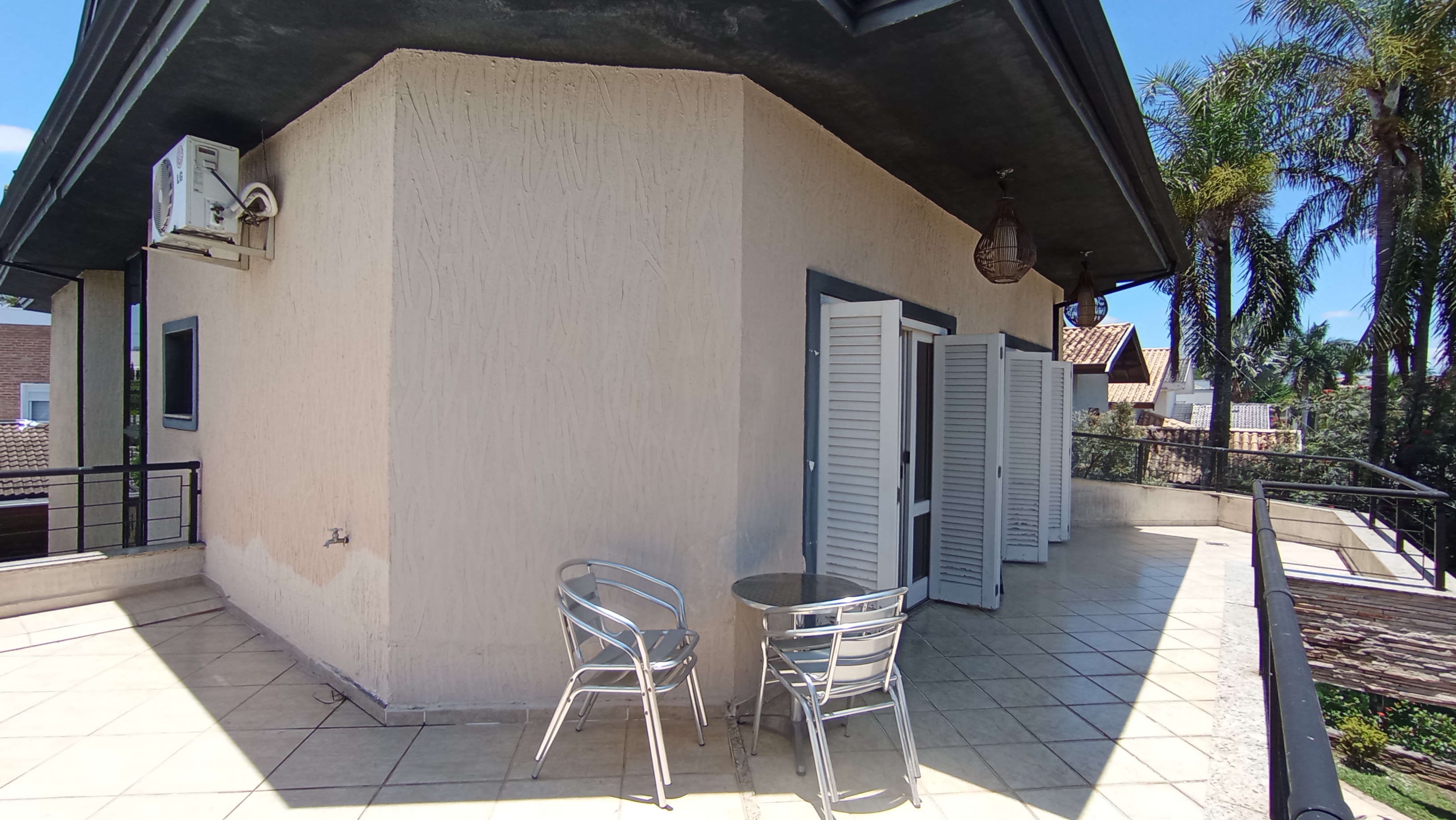 Casa à venda com 4 dormitórios no Condomínio Taubaté Village em Taubaté/SP.