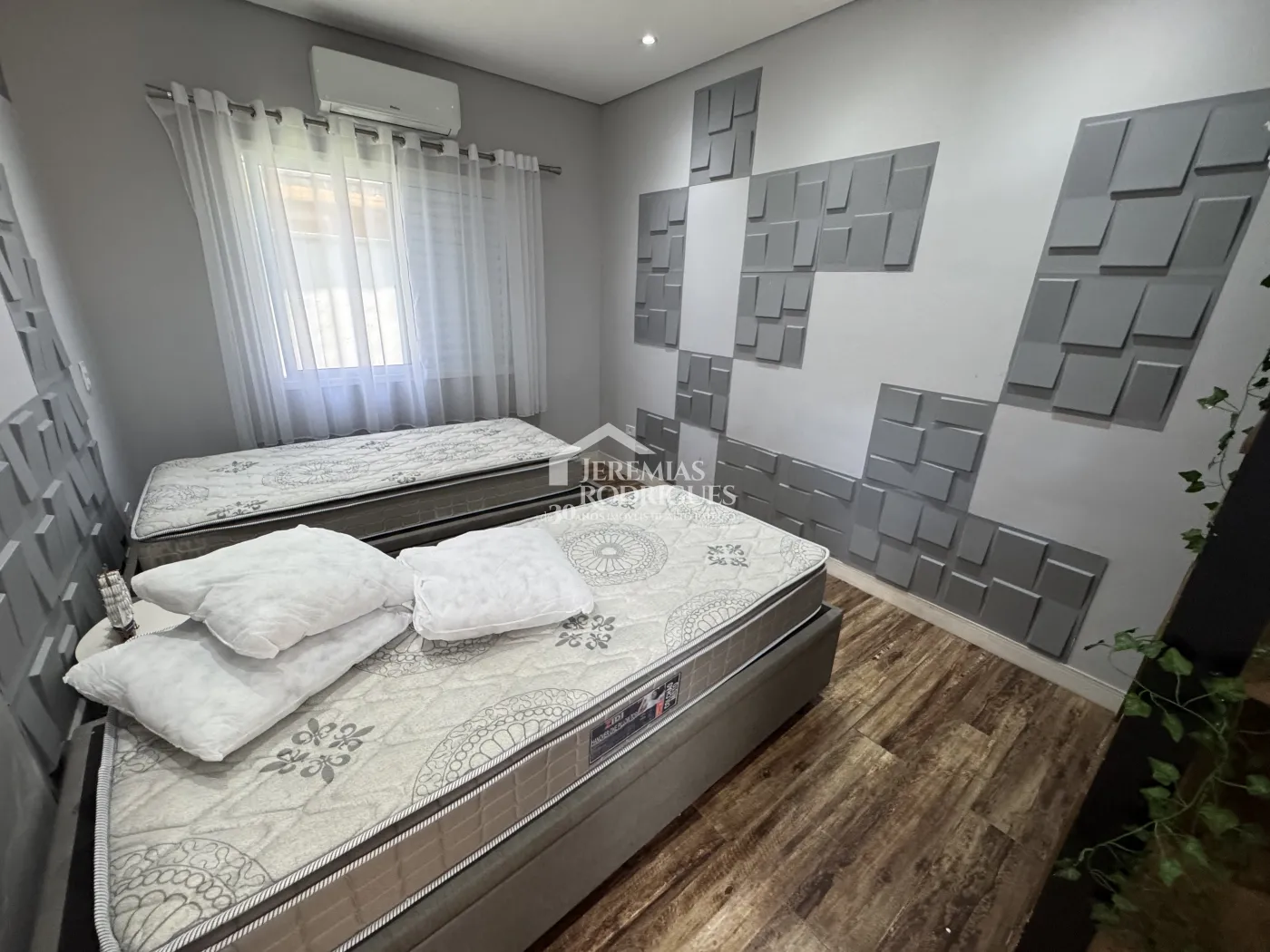 Casa à venda com 3 suítes no Condomínio Capitanias em Ubatuba/SP.