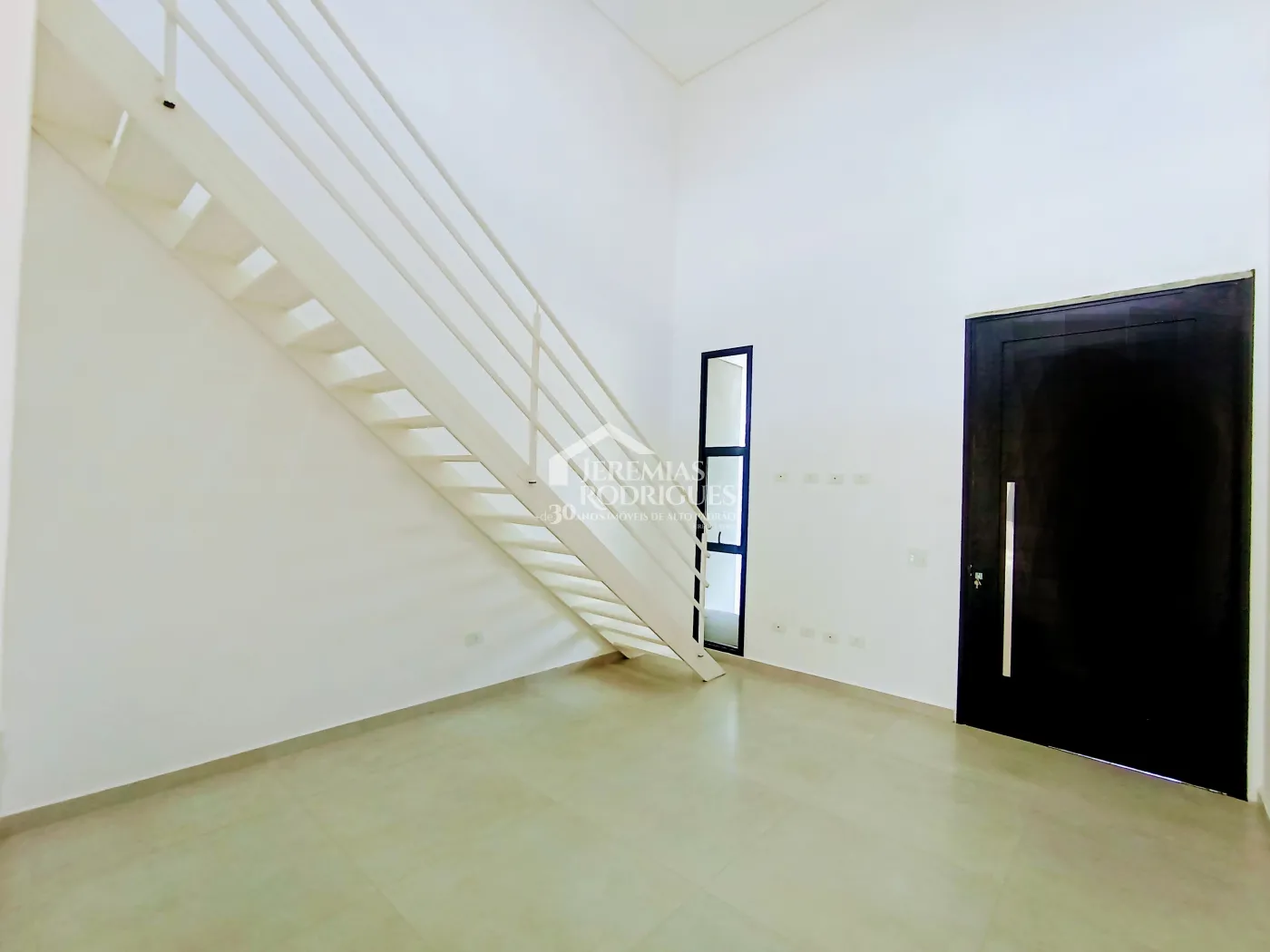 Casa à venda com 3 suítes no Condomínio Campos do Conde II em Tremembé/SP.