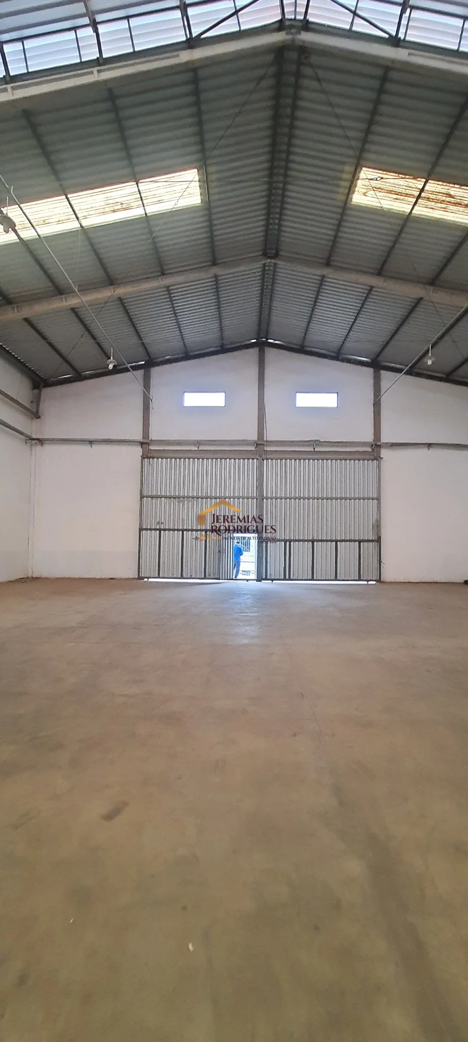 Galpão comercial para alugar em Pindamonhangaba/SP.