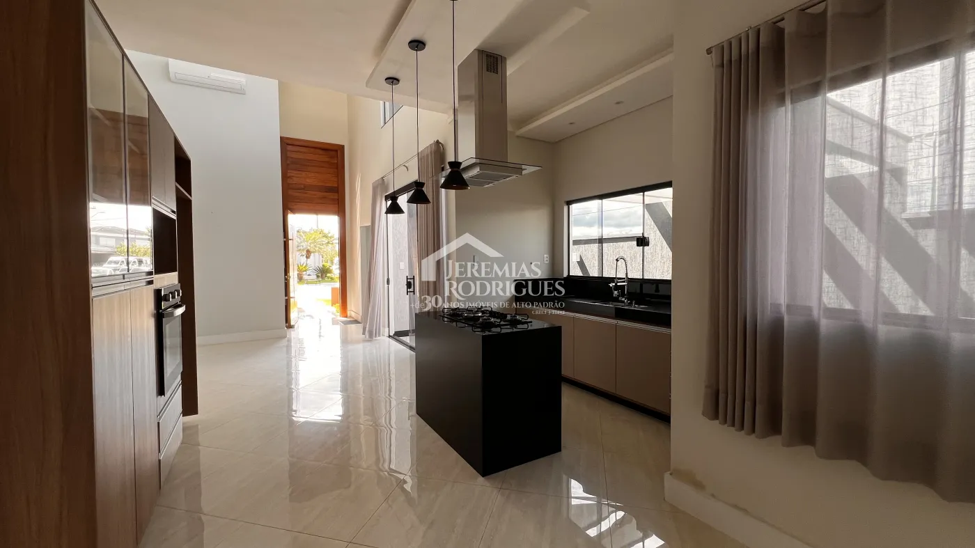 Casa à venda com 3 dormitórios no Condomínio Campos do Conde II em Tremembé/SP.