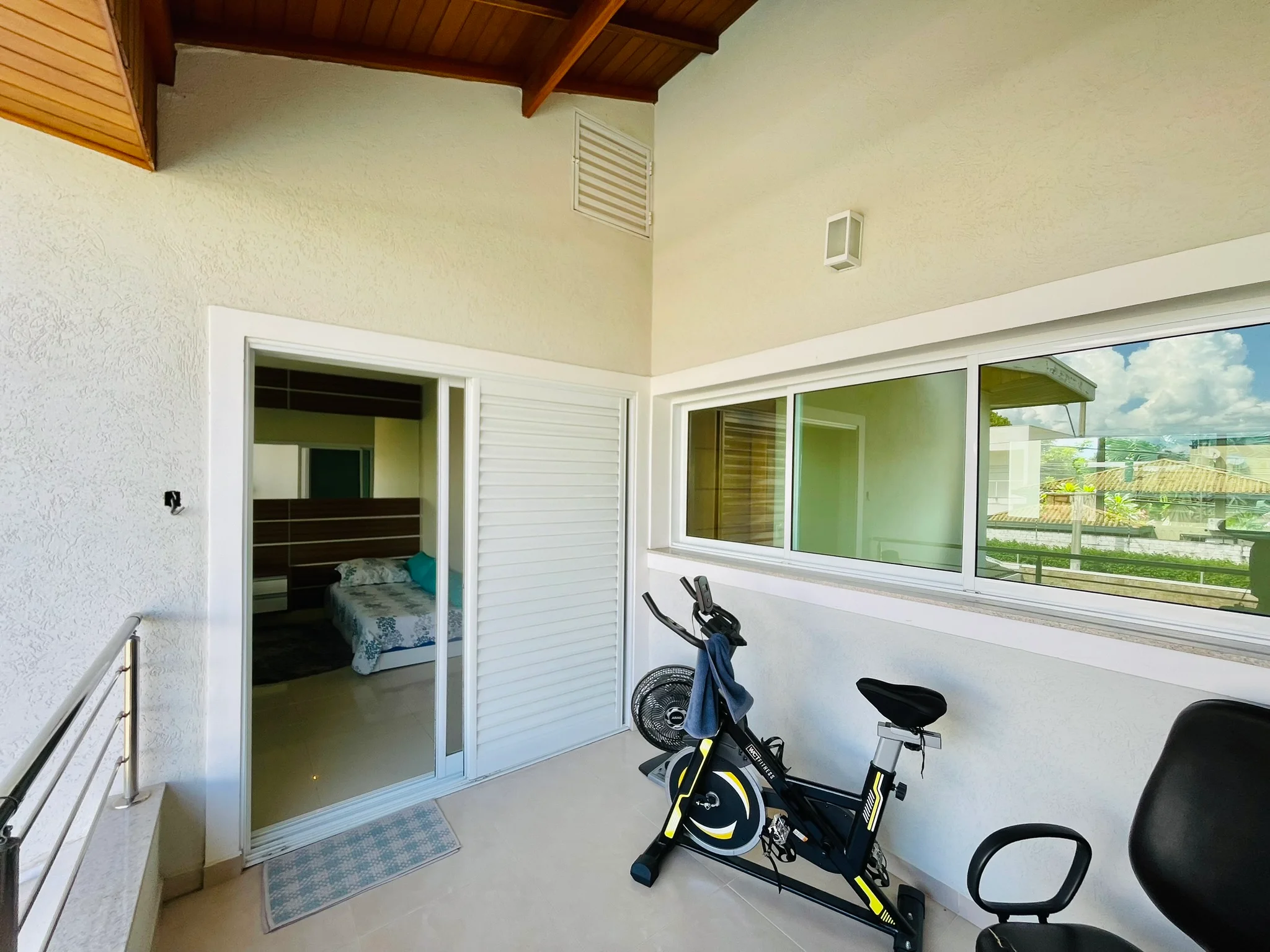 Casa à venda com 4 dormitórios no Condomínio Campos do Conde II em Tremembé/SP.