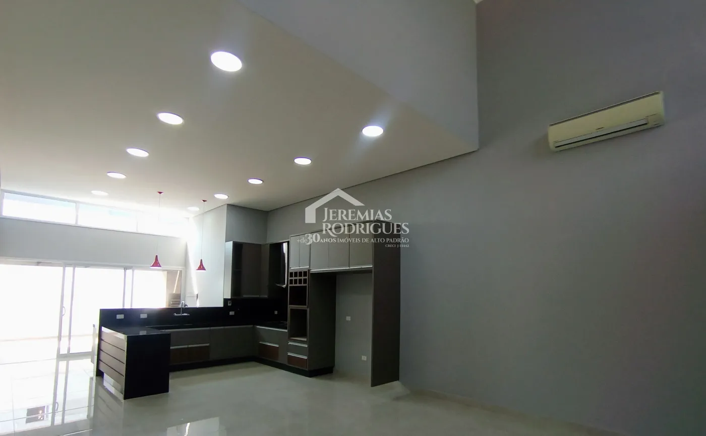 Casa para venda e locação com 3 dormitórios, no Condomínio Campos do Conde II em Tremembé/SP.