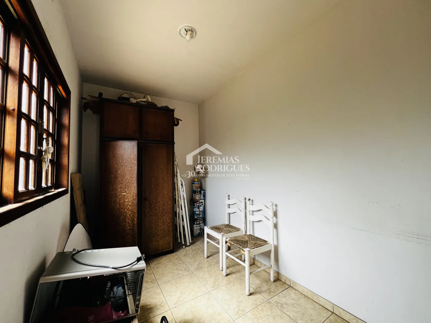 Casa à venda com 3 dormitórios no Condomínio Jardim das Hortênsias em Taubaté/SP.