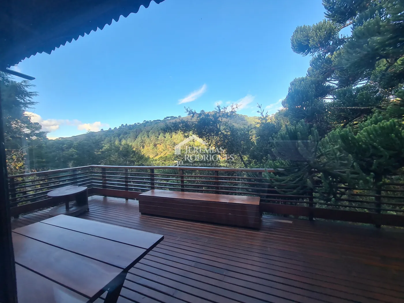 Casa à venda com 6 suítes no Condomínio Jardim Véu da Noiva em Campos do Jordão/SP