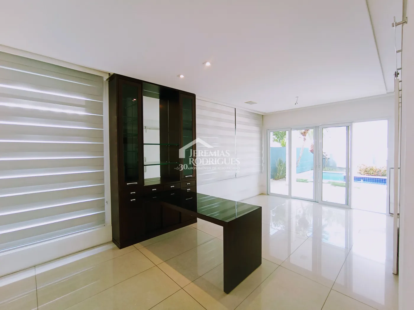 Casa para venda e locação com 4 suítes no Condomínio Taubaté Village em Taubaté/SP.