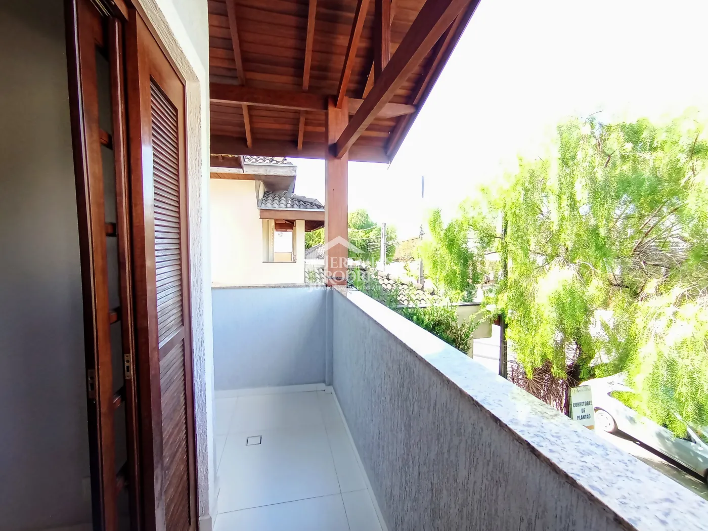 Casa à venda com 3 dormitórios no Condomínio Campos do Conde I em Tremembé/SP.