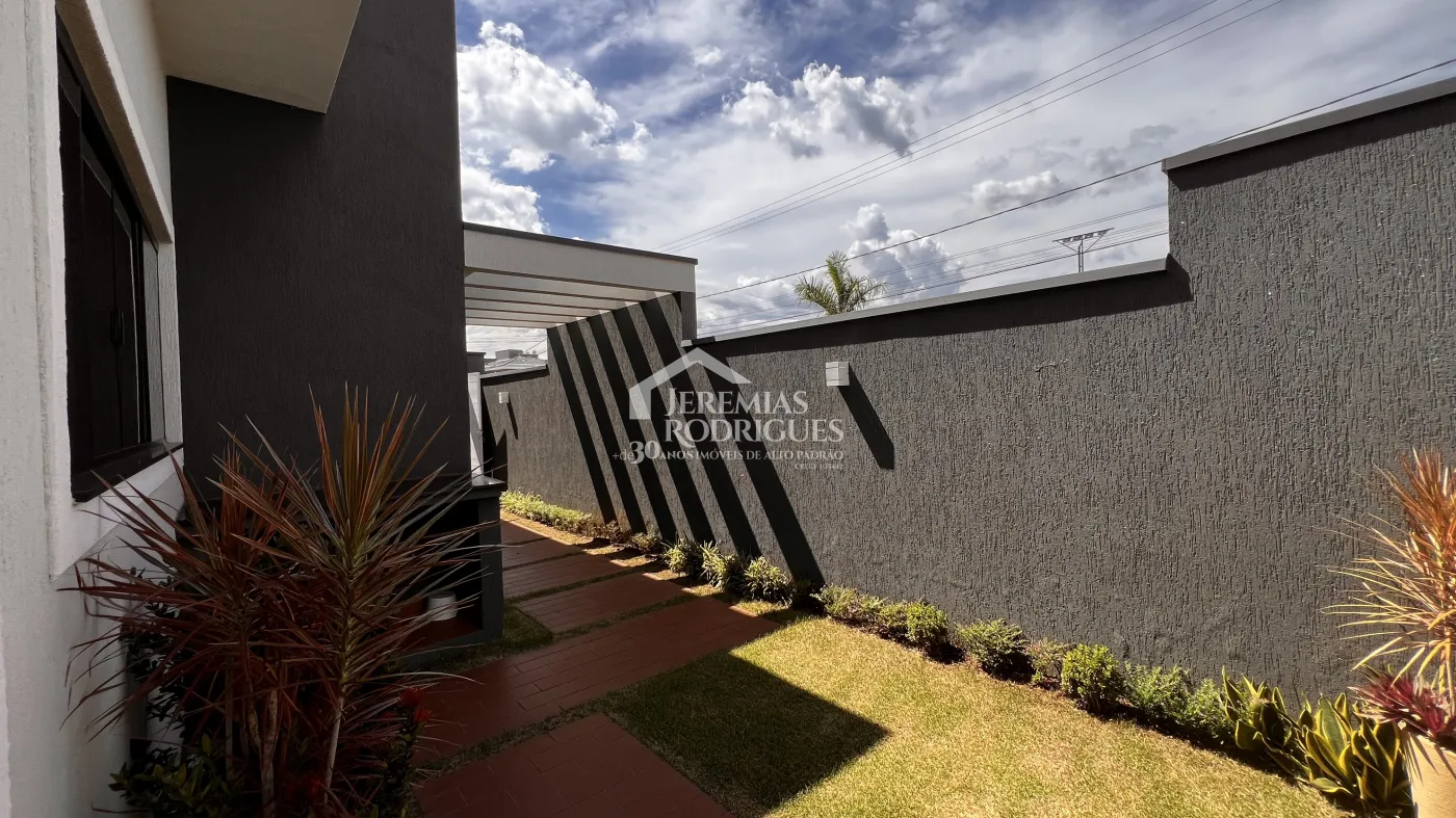 Casa à venda com 3 dormitórios no Condomínio Campos do Conde II em Tremembé/SP.