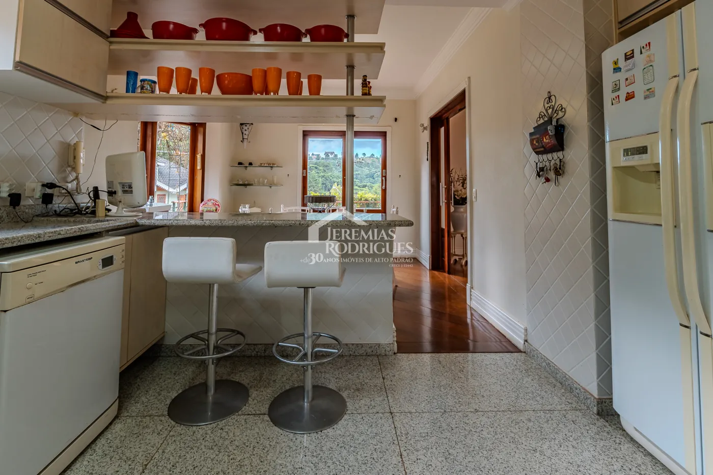 Casa para venda e locação com 5 suítes no Jardim Véu da Noiva em Campos do Jordão/SP