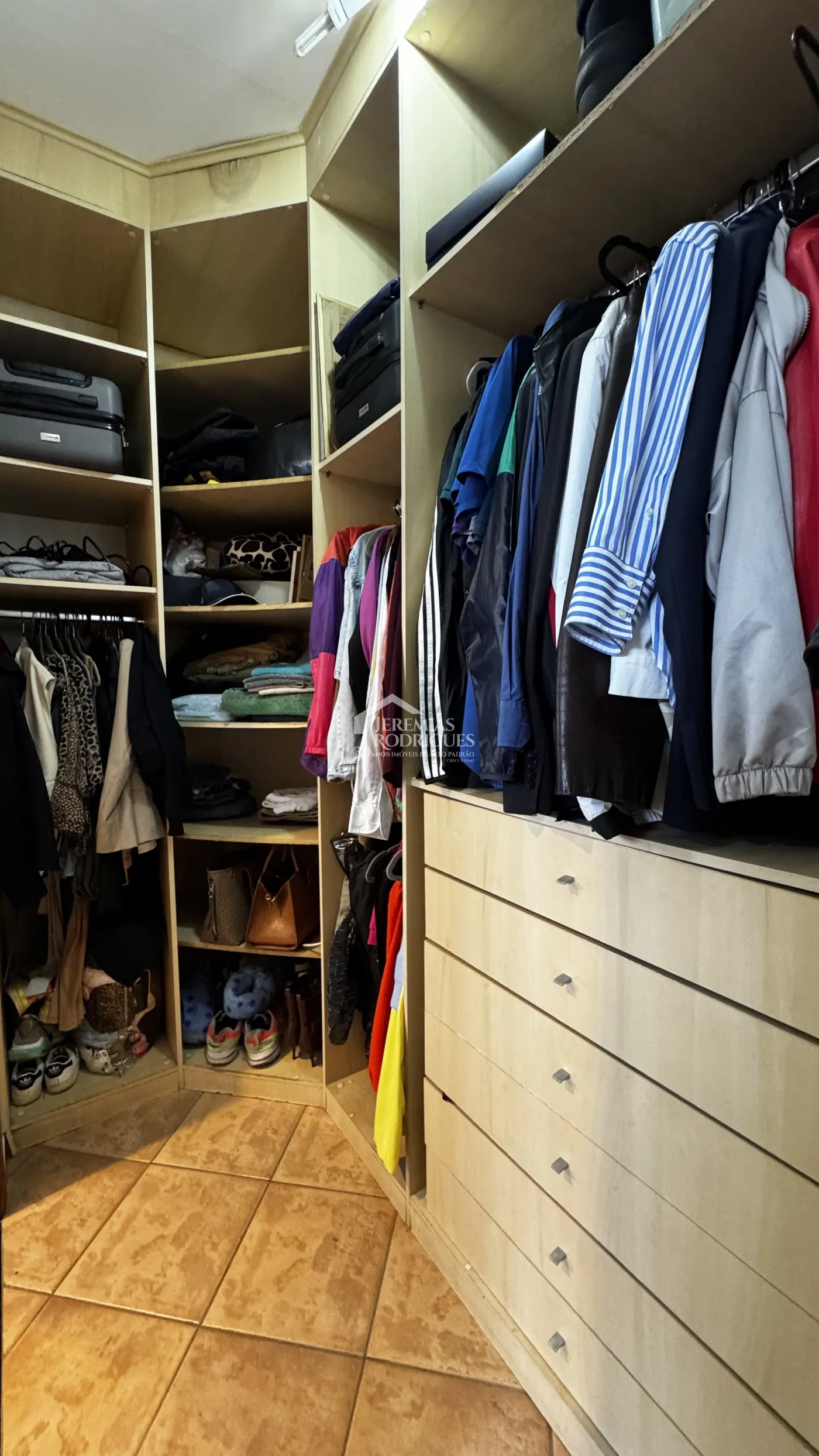 Casa à venda com 5 dormitórios no Condomínio Real Ville em Pindamonhangaba/SP