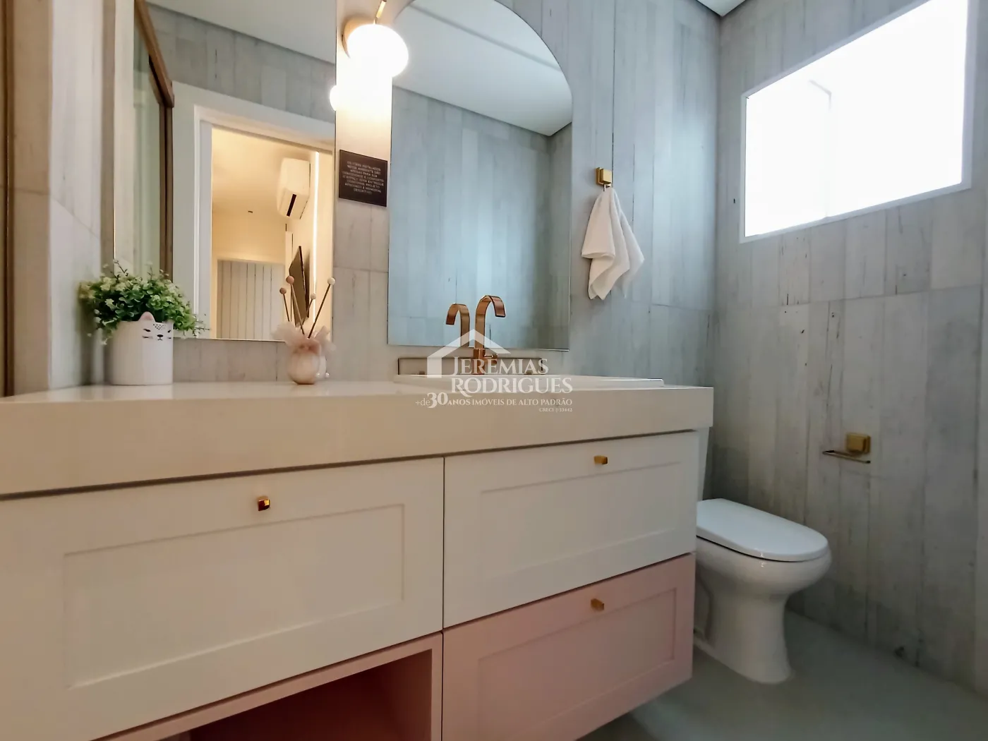Apartamento à venda com 3 dormitórios, 117 m² no Condomínio Tríade Century Plaza em Taubaté/SP.