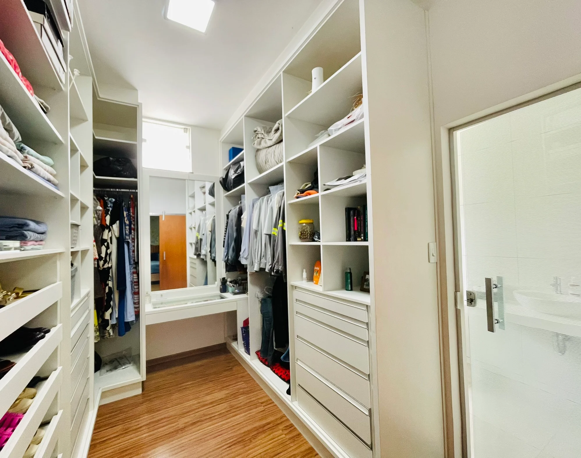 Casa à venda com 3 dormitórios no Condomínio Parque das Araucárias em Tremembé/SP. 