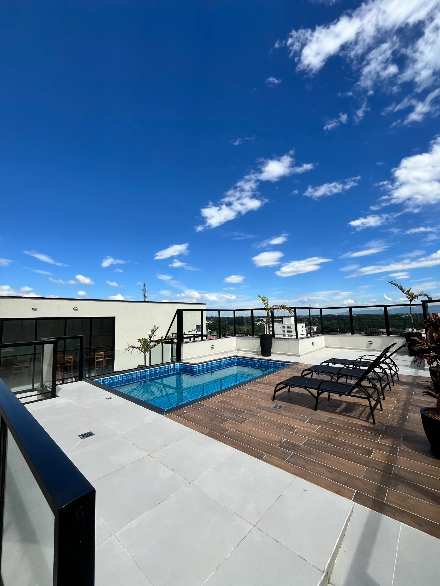 Apartamento no Edifício Santiago em Pindamonhangaba com localização privilegiada