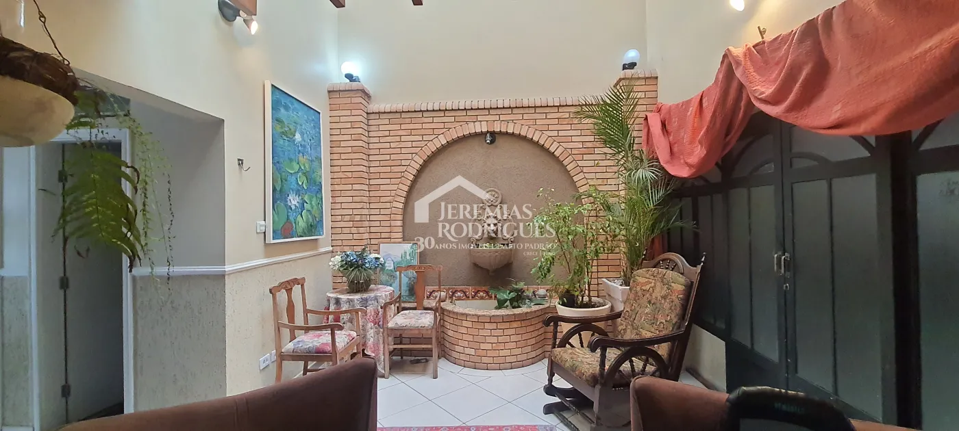 Casa para locação com 5 dormitórios no Centro em Taubaté/SP.
