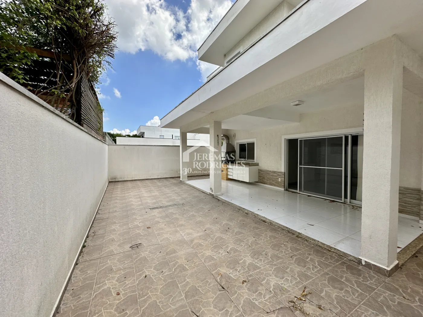 Casa para venda e locação com 4 suítes no Condomínio Campos do Conde II em Tremembé/SP