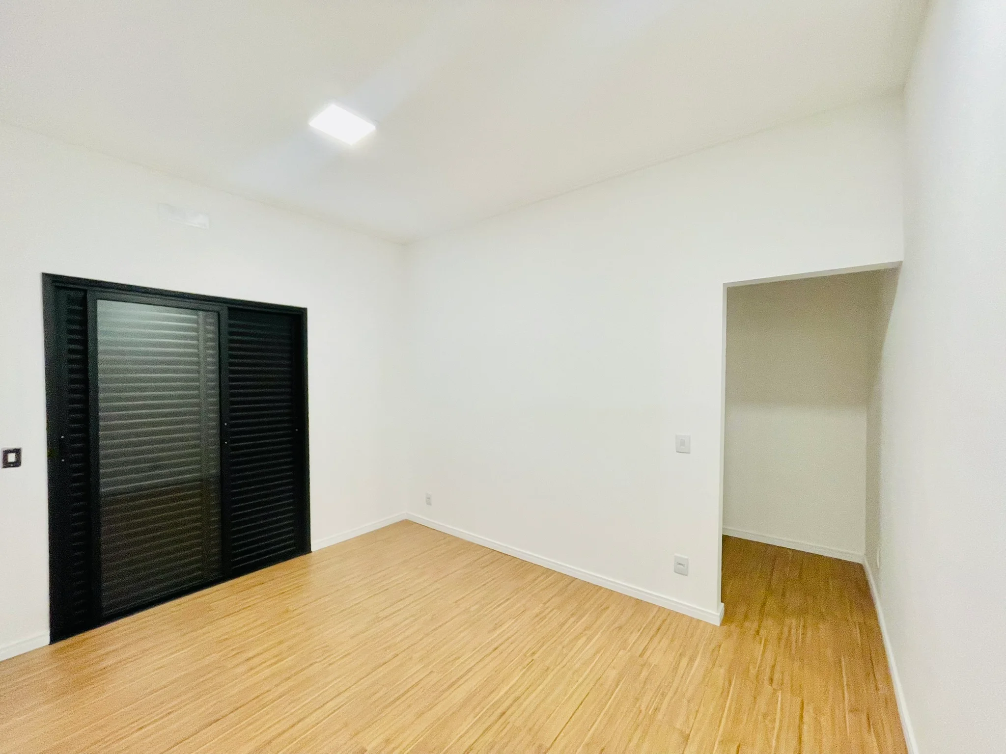 Casa à venda com 3 dormitórios no Condomínio Bosque da Imperatriz em Pindamonhangaba/SP. 