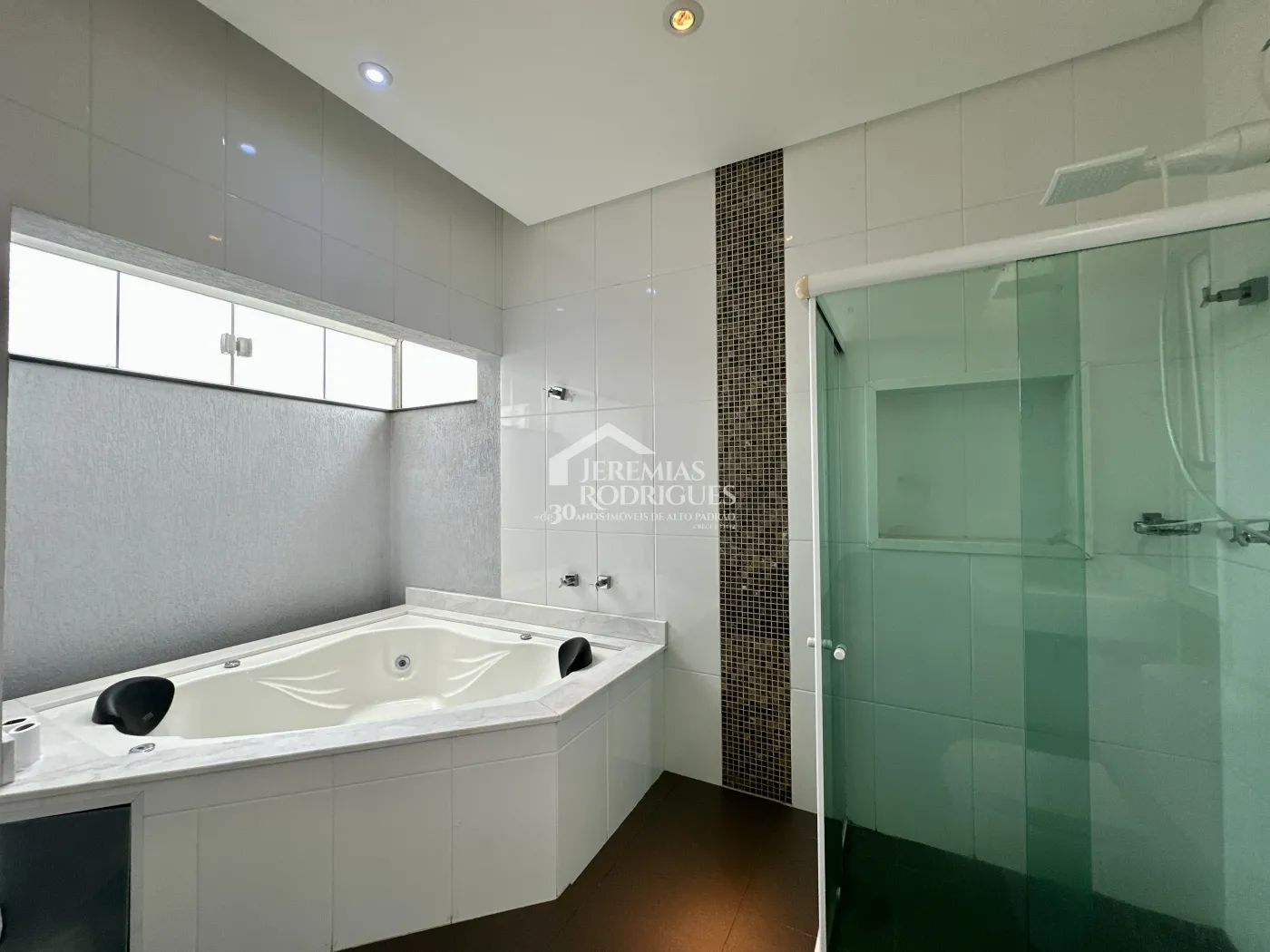 Sobrado com 3 dormitórios, 302 m2 - Condomínio Campos do Conde II - Tremembé/SP.