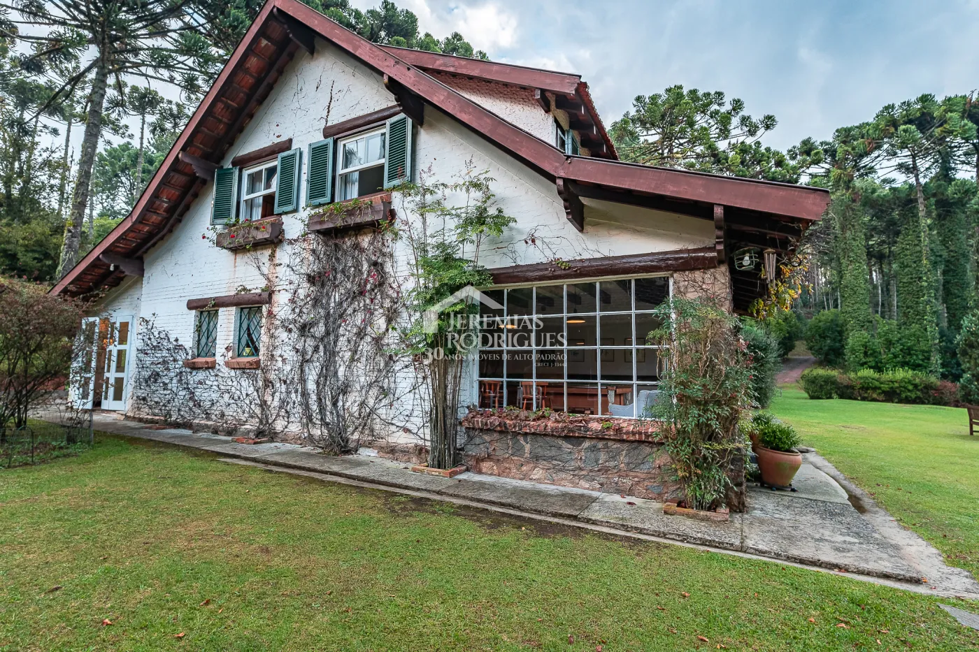 Casa com 9 dormitórios, 694 m² - Condomínio Reserva Figueiredo - Campos do Jordão/SP