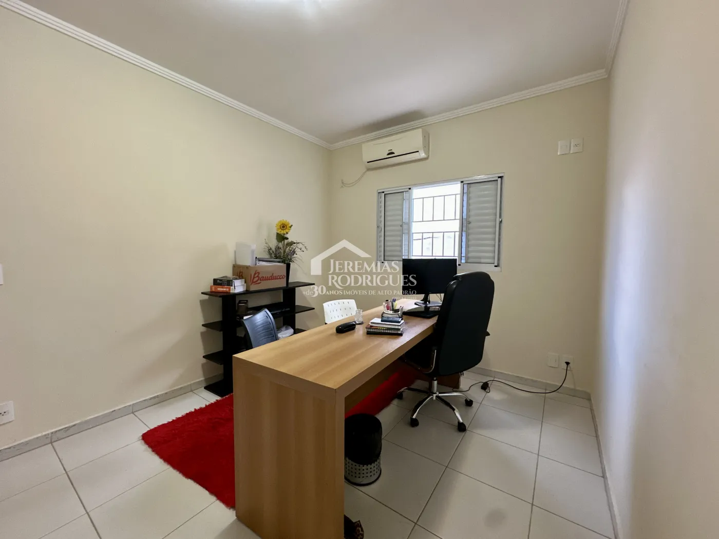 Casa comercial com 320 m² - Chácara Guizard - Taubaté/SP.