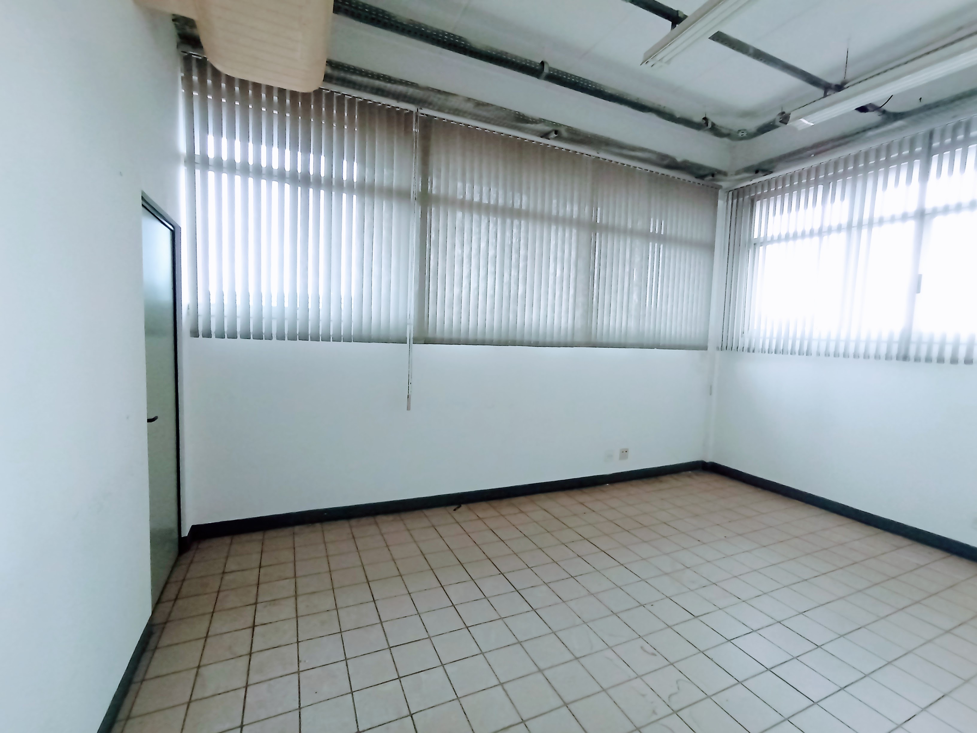 Prédio para venda e locação, 6.000 m² no bairro Jardim Independência em Taubaté/SP.