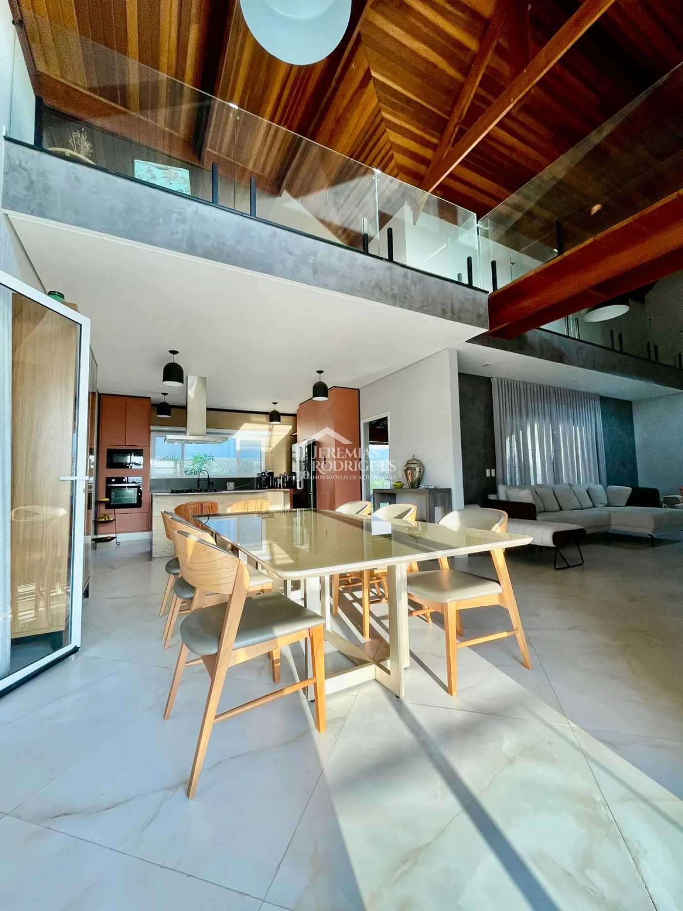 Casa à venda com 3 dormitórios no Condomínio Village da Serra em Tremembé/SP.