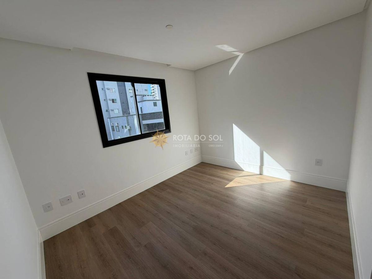 Maison Lafayette Apartamento Padrão Dallo com 4 Suítes em Meia Praia Itapema